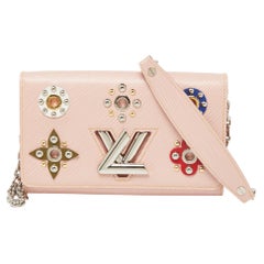 Louis Vuitton Rose Ballerina Epi Leder Geldbörse mit mechanischer Blume Twist an Kette