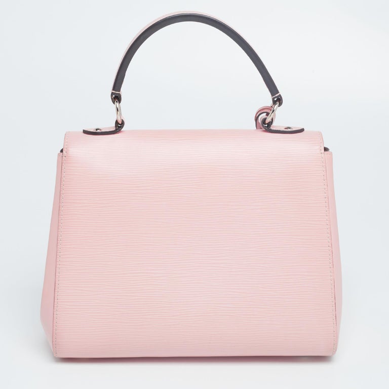 Bolso Cluny BB rosa pálido de piel Epi Louis Vuitton Numerado en venta en  1stDibs