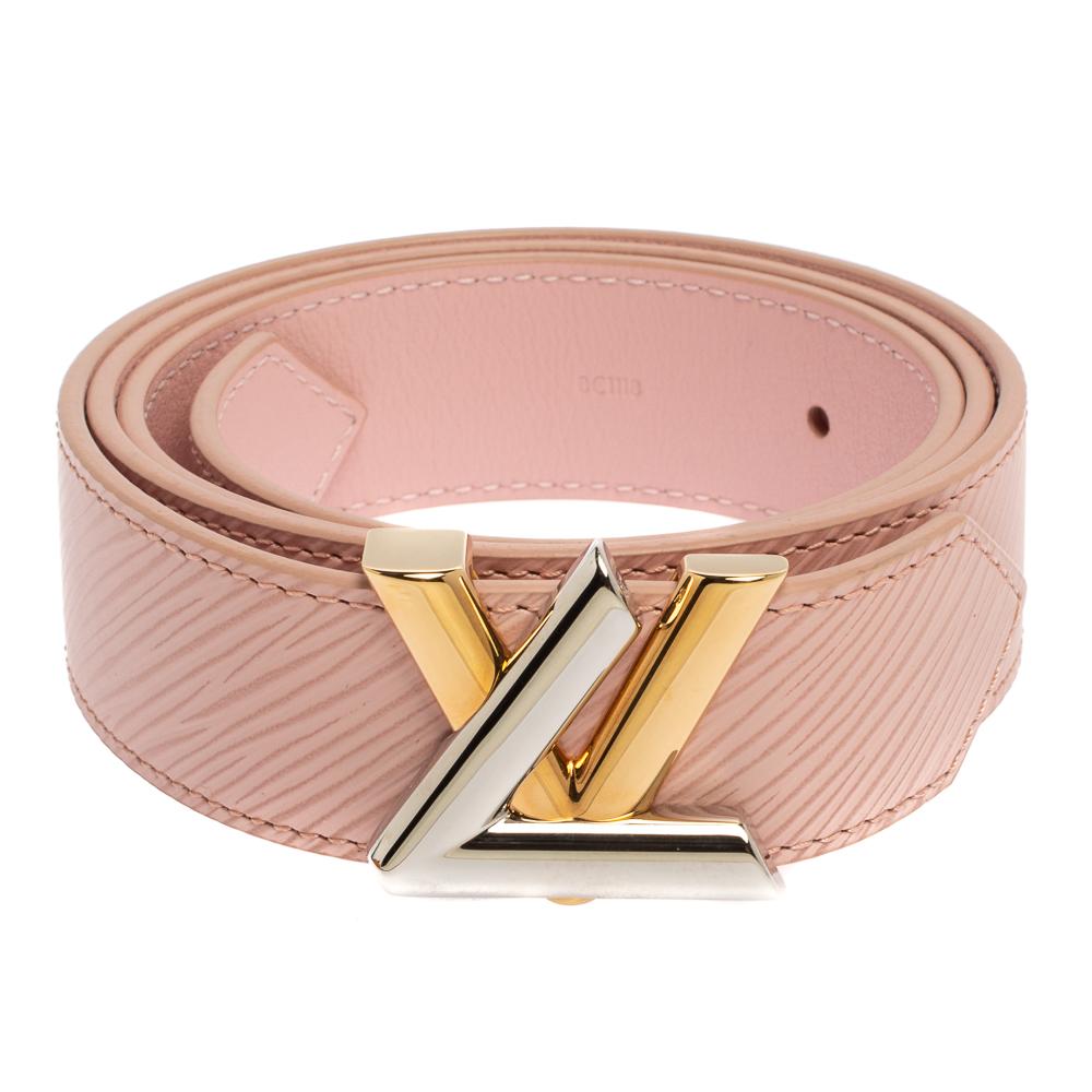 A classic add-on to your collection of belts, this Louis Vuitton Twist belt is crafted from Epi leather. This sleek piece is completed with the signature Twist LV buckle at the center.

Includes: Original Dustbag, Original Box, Original Case
