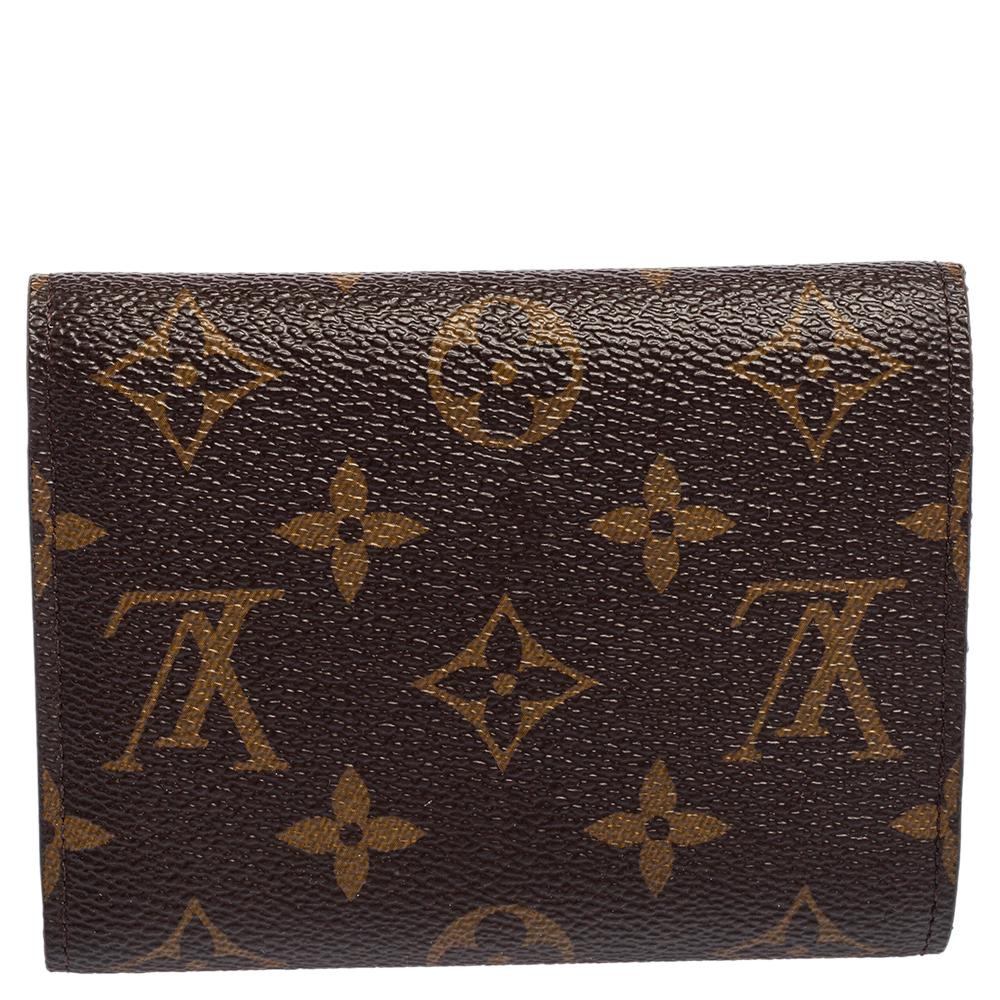 This Victorine wallet by Louis Vuitton is a fine accessory to add to your everyday style edit. Crafted from Monogram canvas, it comes with a pink leather interior to hold your essentials. A simple press stud acts as the clasp.