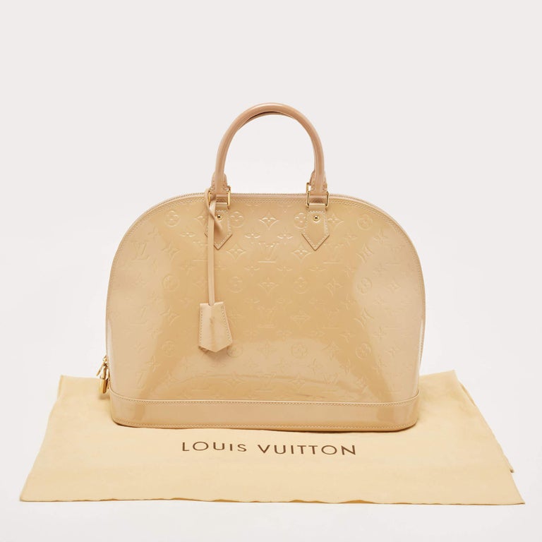 Louis Vuitton Beige Poudre Monogram Vernis Brea MM Bag at 1stDibs