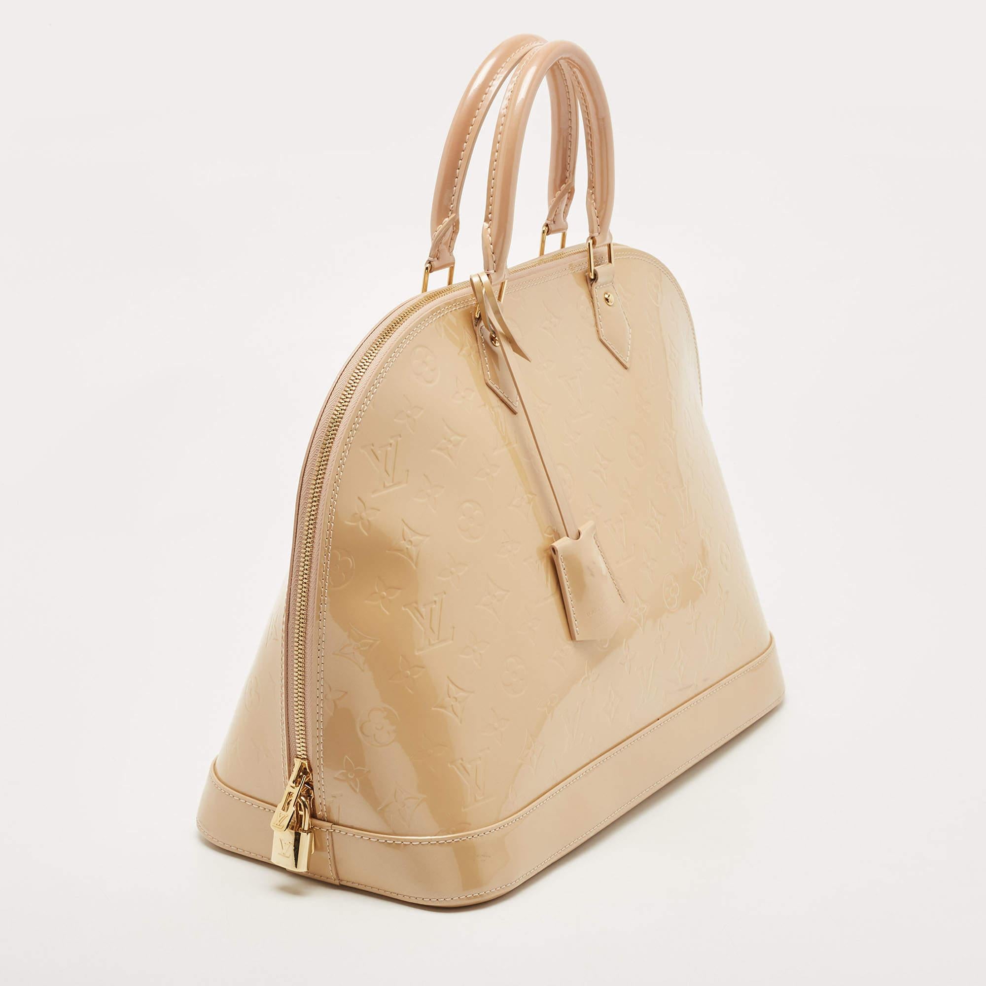 Louis Vuitton Rose Florentine Monogram Vernis Alma GM Bag In Good Condition For Sale In Dubai, Al Qouz 2