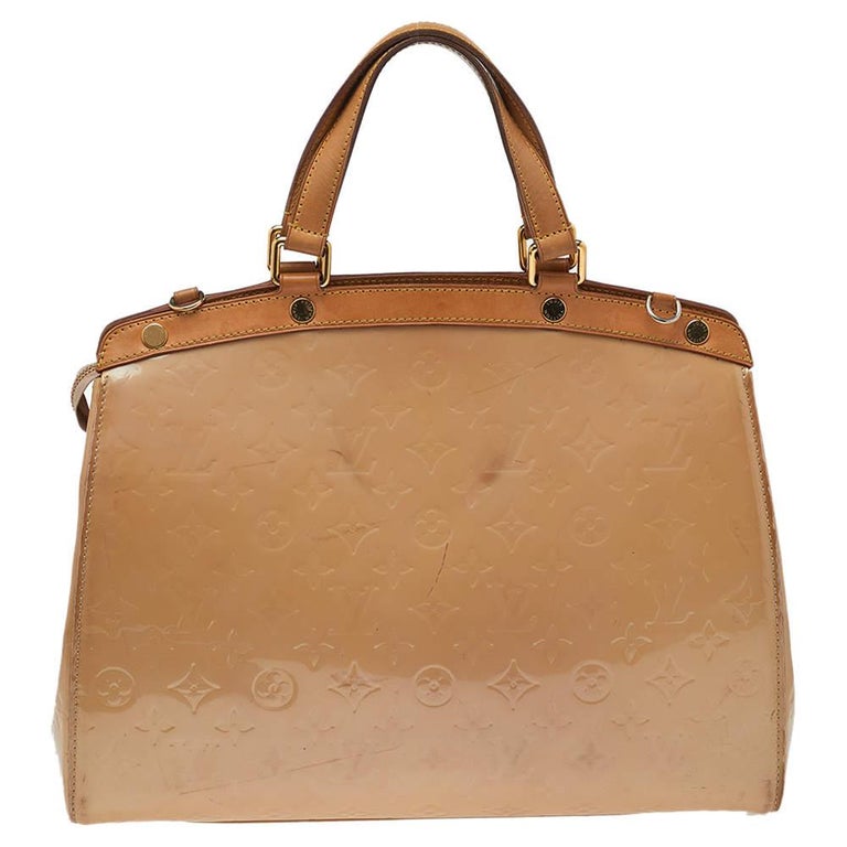The feminine shape of Louis Vuitton's Brea is inspired by the doctor's bag. Crafted from Monogram Vernis in beige, the bag has a perfect finish. The canvas interior is spacious and it is secured by a zipper. The bag features double handles,