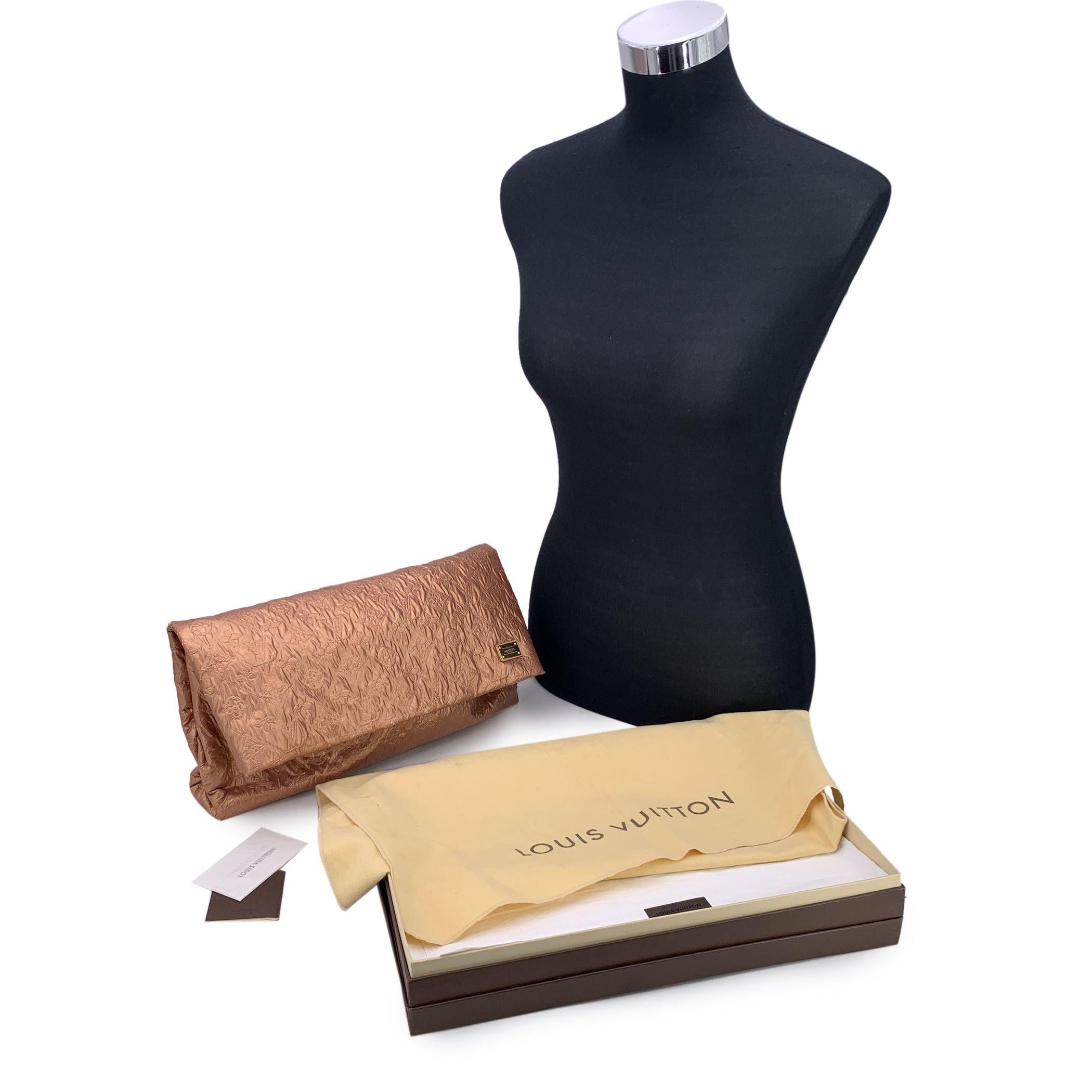 This beautiful Bag will come with a Certificate of Authenticity provided by Entrupy. The certificate will be provided at no further cost Introducing the Louis Vuitton Rose Gold Monogram Clutch, an exquisite piece that blends opulence with