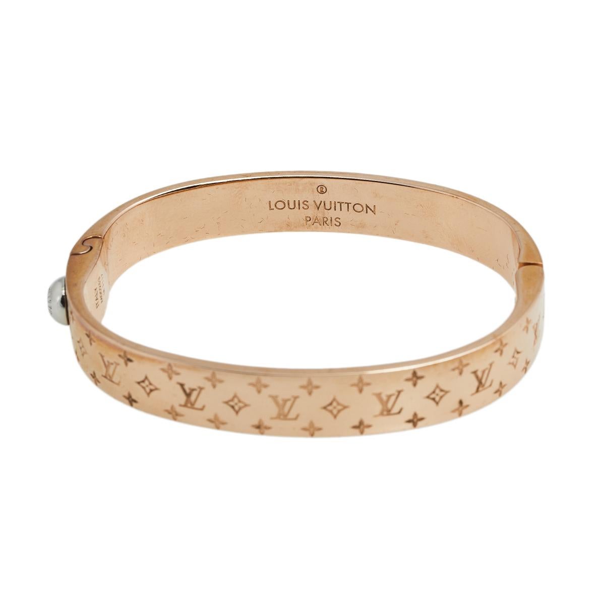 Bound to sit around your wrist and exude beauty, this Louis Vuitton is a great buy. It is made from rose gold-toned metal and engraved with the brand's signature monogram — a pattern well-known and loved by fashion lovers around the world. The