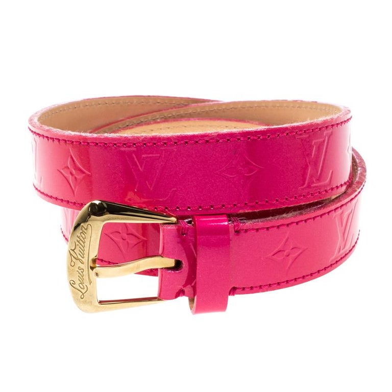 Grab this chic and feminine belt by Louis Vuitton for the ultimate polished look. Made from glossy monogram coated Vernis patent leather with natural leather lining, it is accented with a logo-engraved, gold-tone pin buckle to the front.

Includes: