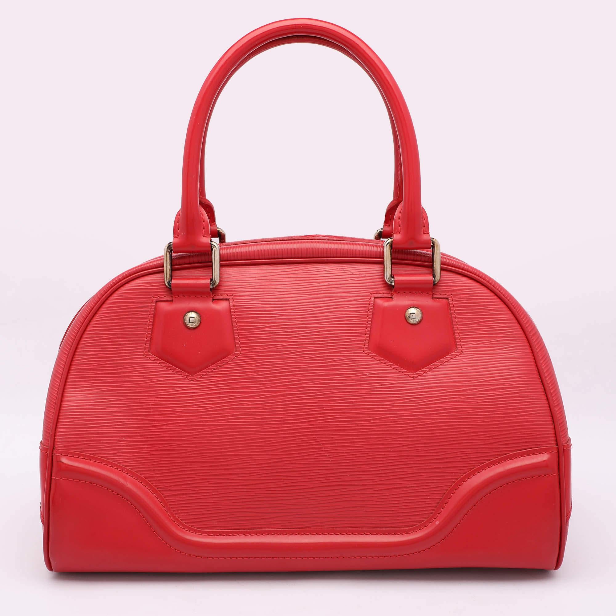 Louis Vuitton Rouge Epi Leather Montaigne PM Bag In Good Condition In Dubai, Al Qouz 2