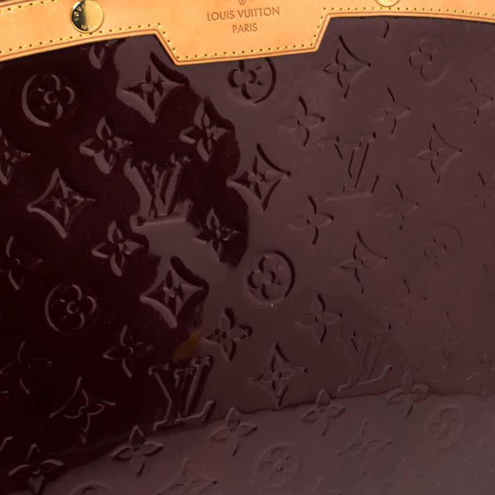 Louis Vuitton Rouge Fauviste Monogram Vernis Brea GM Bag In Fair Condition In Dubai, Al Qouz 2