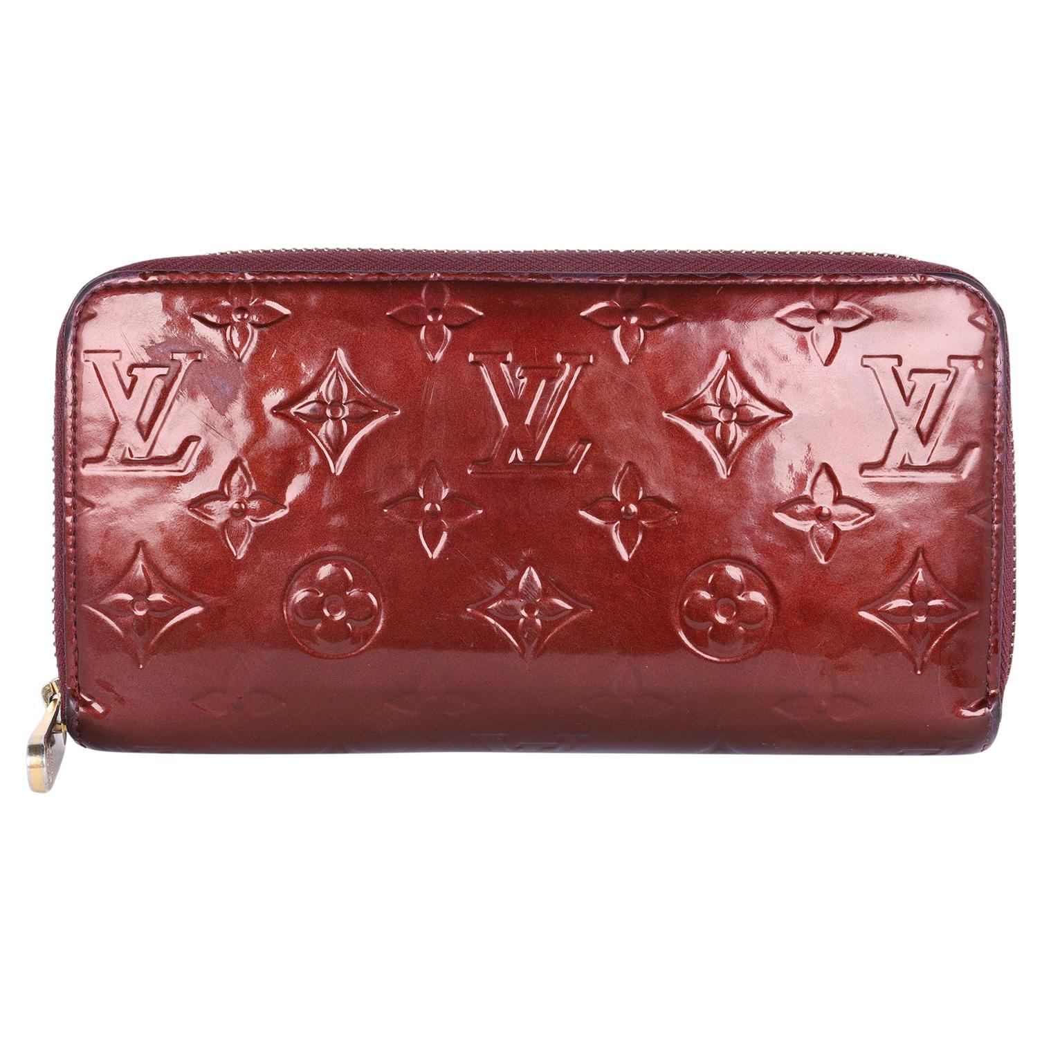 Authentic, pre-loved Louis Vuitton Zippy Monogram Vernis wallet in Rouge fauviste.

Features Vernis monogram with zip around zipper, gold tone hardware, the interior has 8 cc slots, middle zipper pocket for coins, billfold and two large
