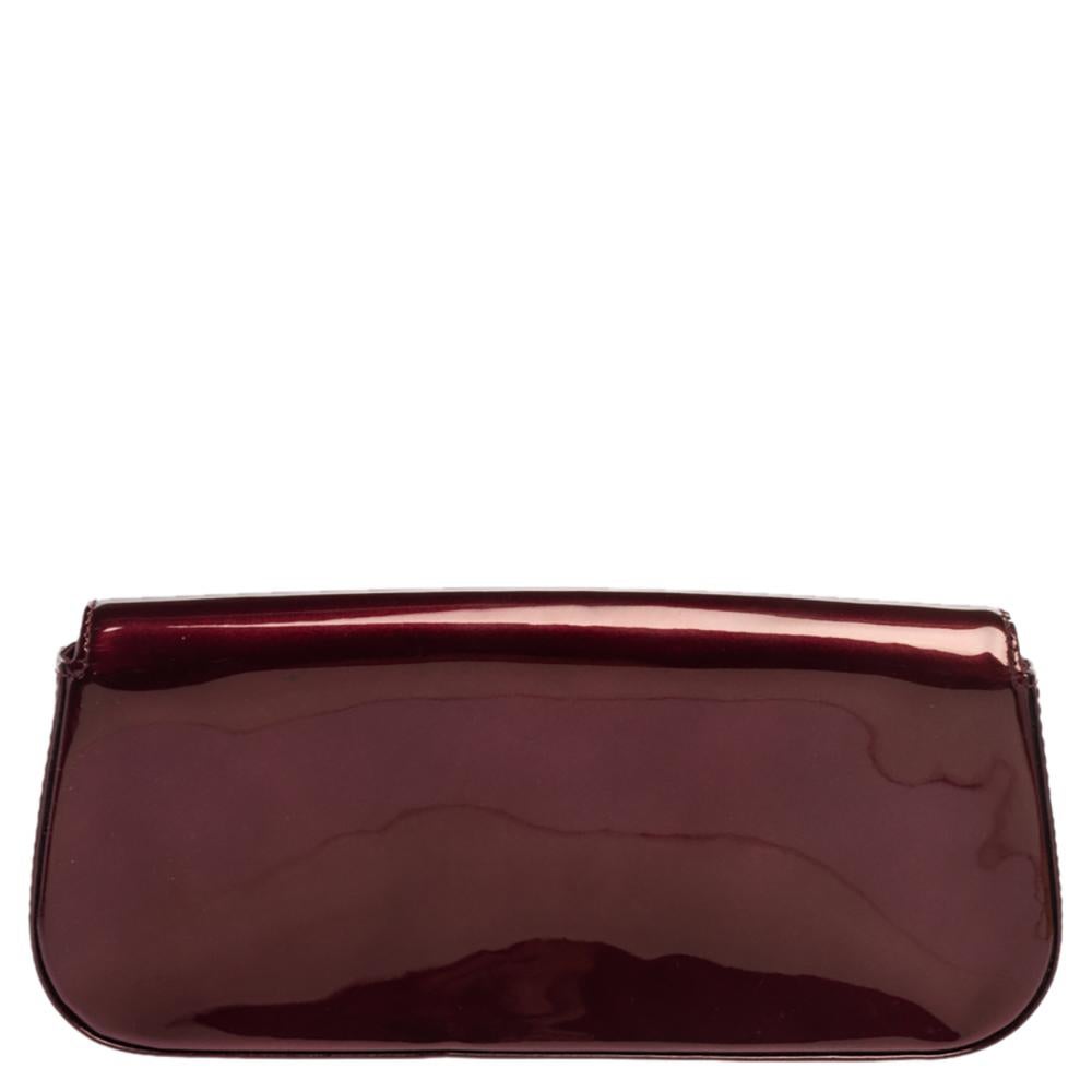 Well-crafted and overflowing with style this Sobe clutch is from Louis Vuitton. It has a Monogram Vernis exterior, a fabric interior, and a large LV adorned on the flap. This creation will lift all your gowns and elegant outfits.

Includes: Original