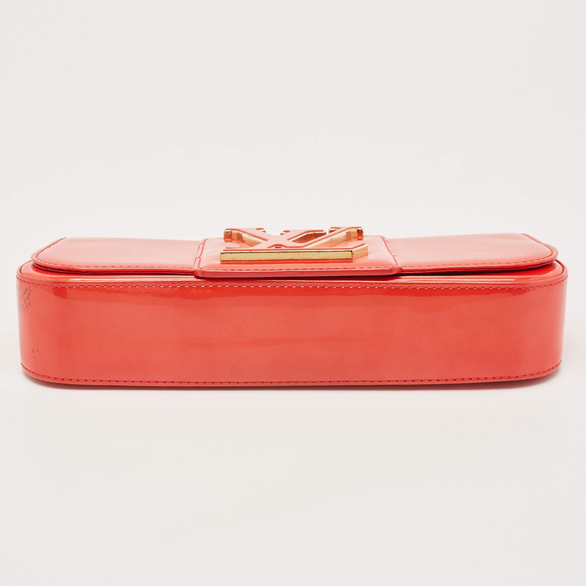 Louis Vuitton - Pochette Sobe Rouge Grenadine Vernis Pour femmes en vente