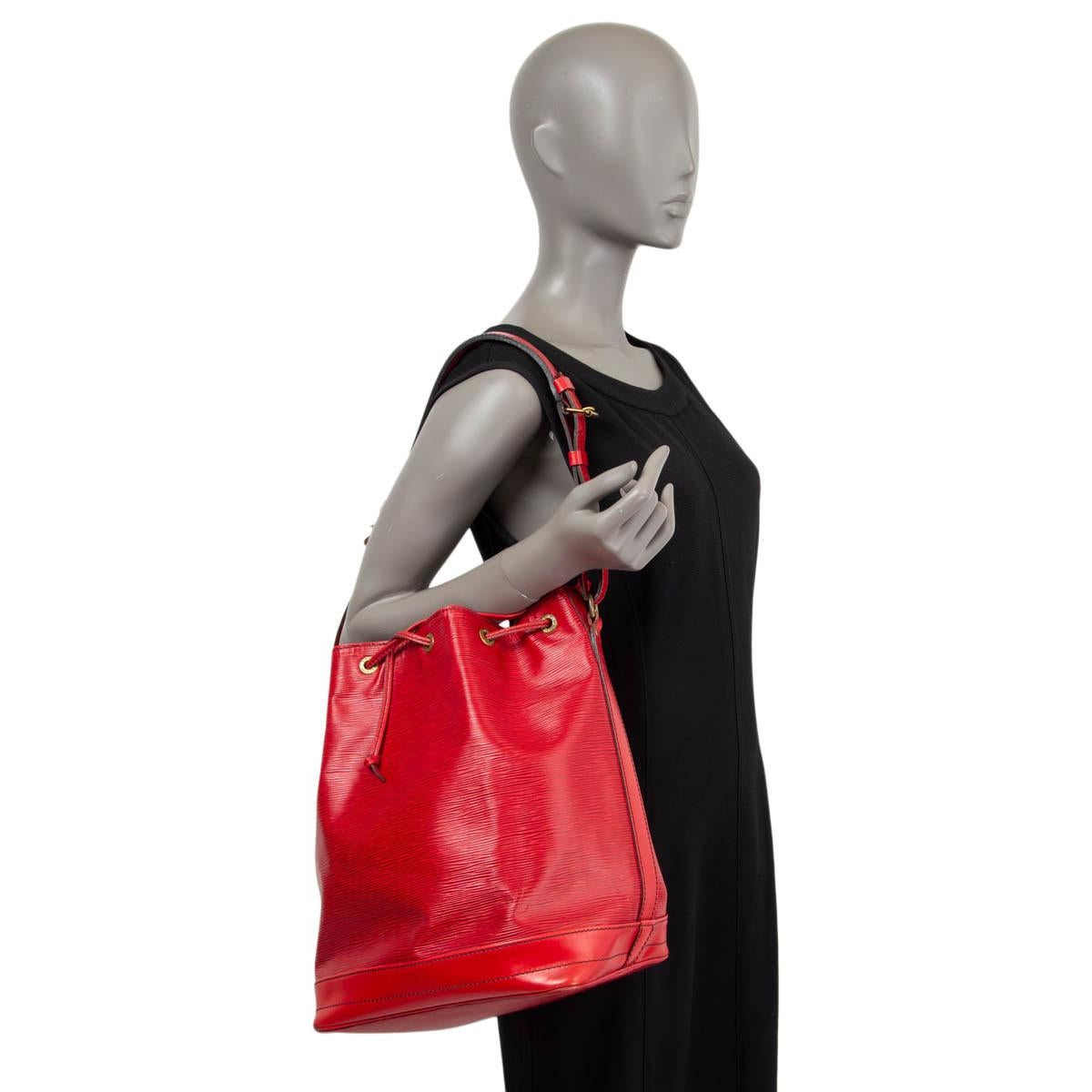Women's LOUIS VUITTON Rouge red Epi leather NOE GM Bucket Shoulder Bag