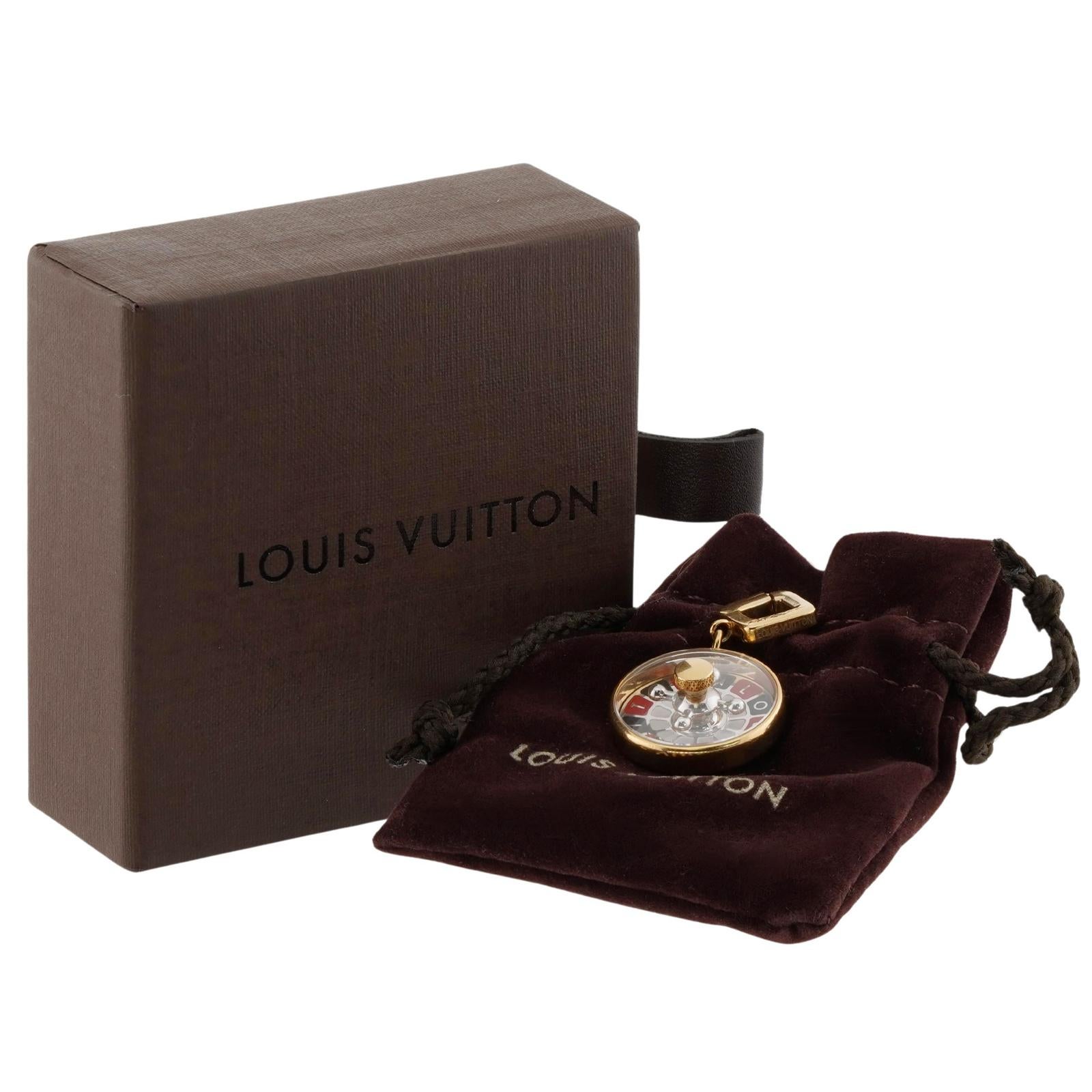 LOUIS VUITTON Roulette Wheel Good Luck 18k Yellow Gold  Charm Pendant In Good Condition For Sale In New York, NY