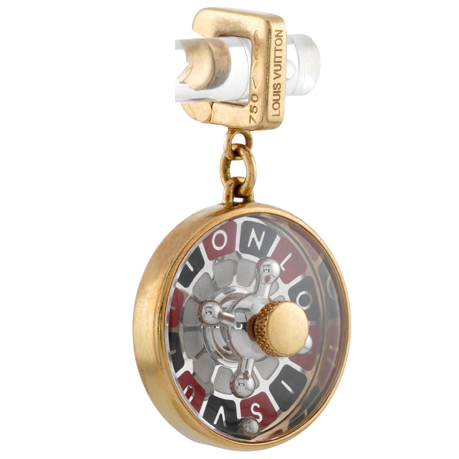 LOUIS VUITTON Roulette Wheel Good Luck 18k Yellow Gold  Charm Pendant In Good Condition For Sale In New York, NY