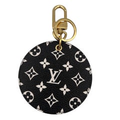 LOUIS VUITTON Round Key Holder in Leather