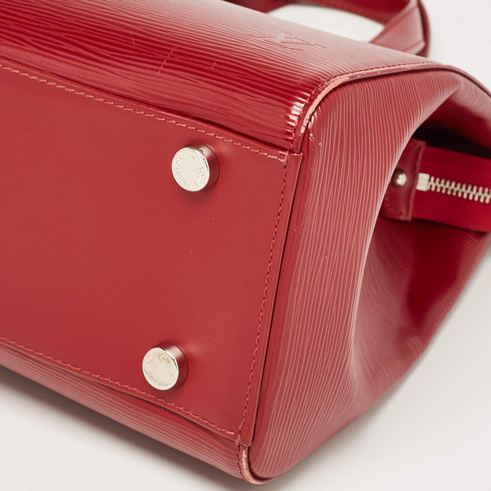 Louis Vuitton sac Brea GM en cuir épi rubis en vente 3