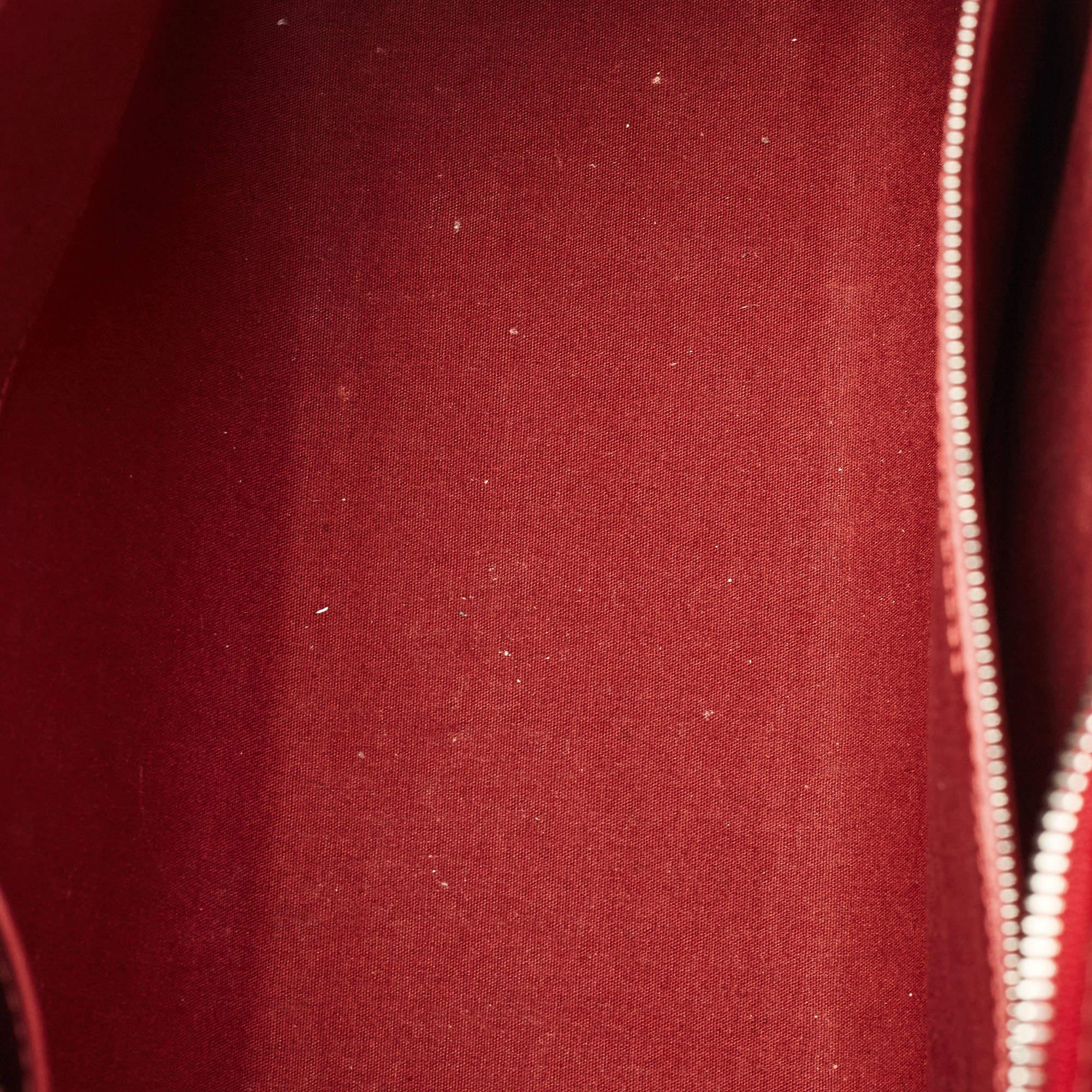 Louis Vuitton sac Brea GM en cuir épi rubis en vente 5