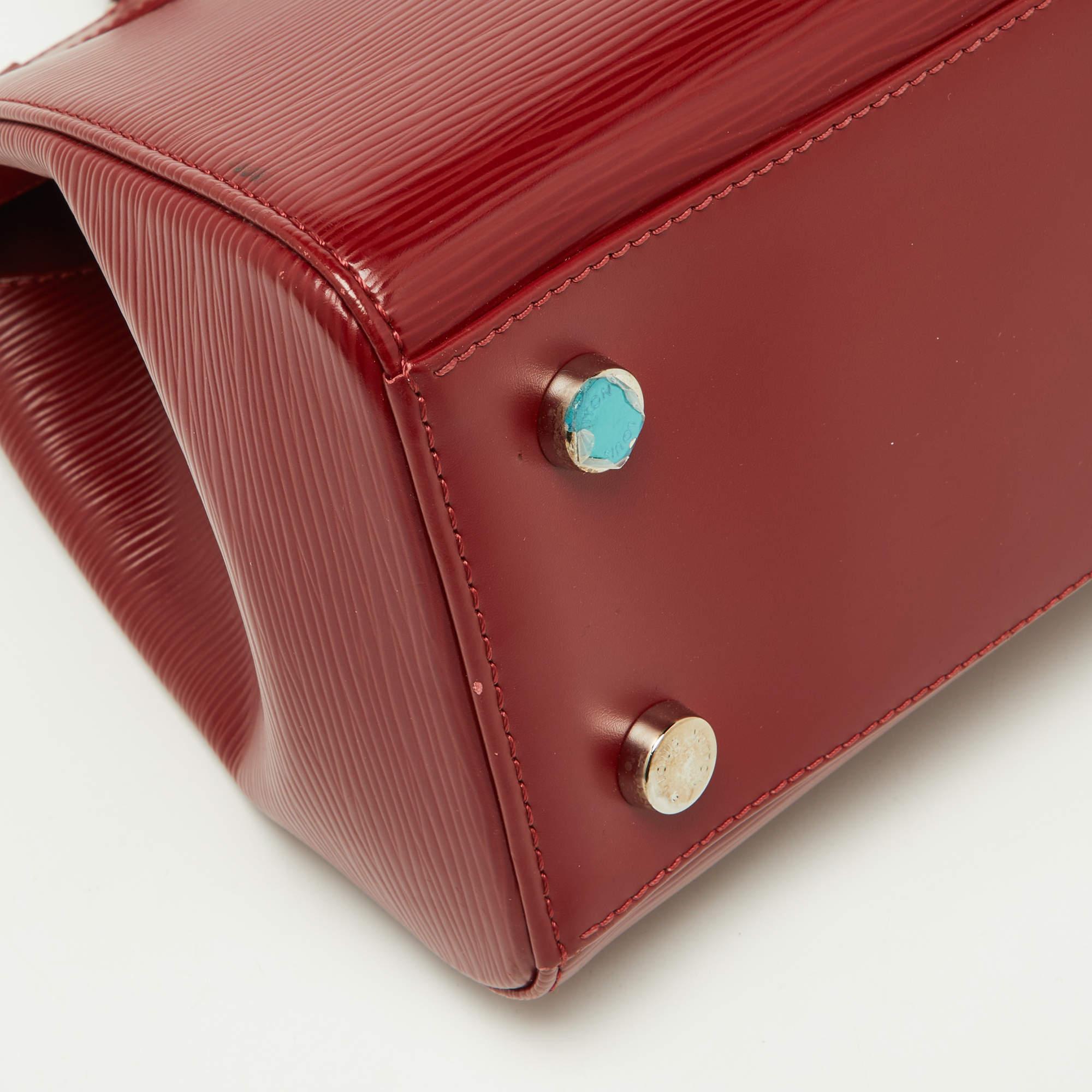 Louis Vuitton sac Brea MM en cuir épi rubis en vente 8