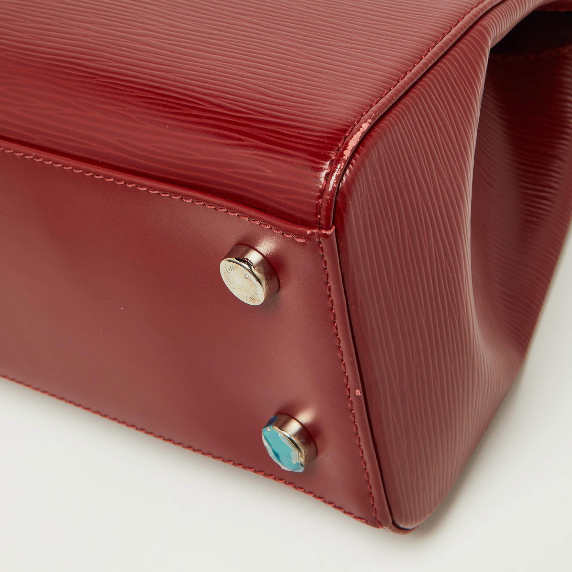 Louis Vuitton sac Brea MM en cuir épi rubis en vente 11