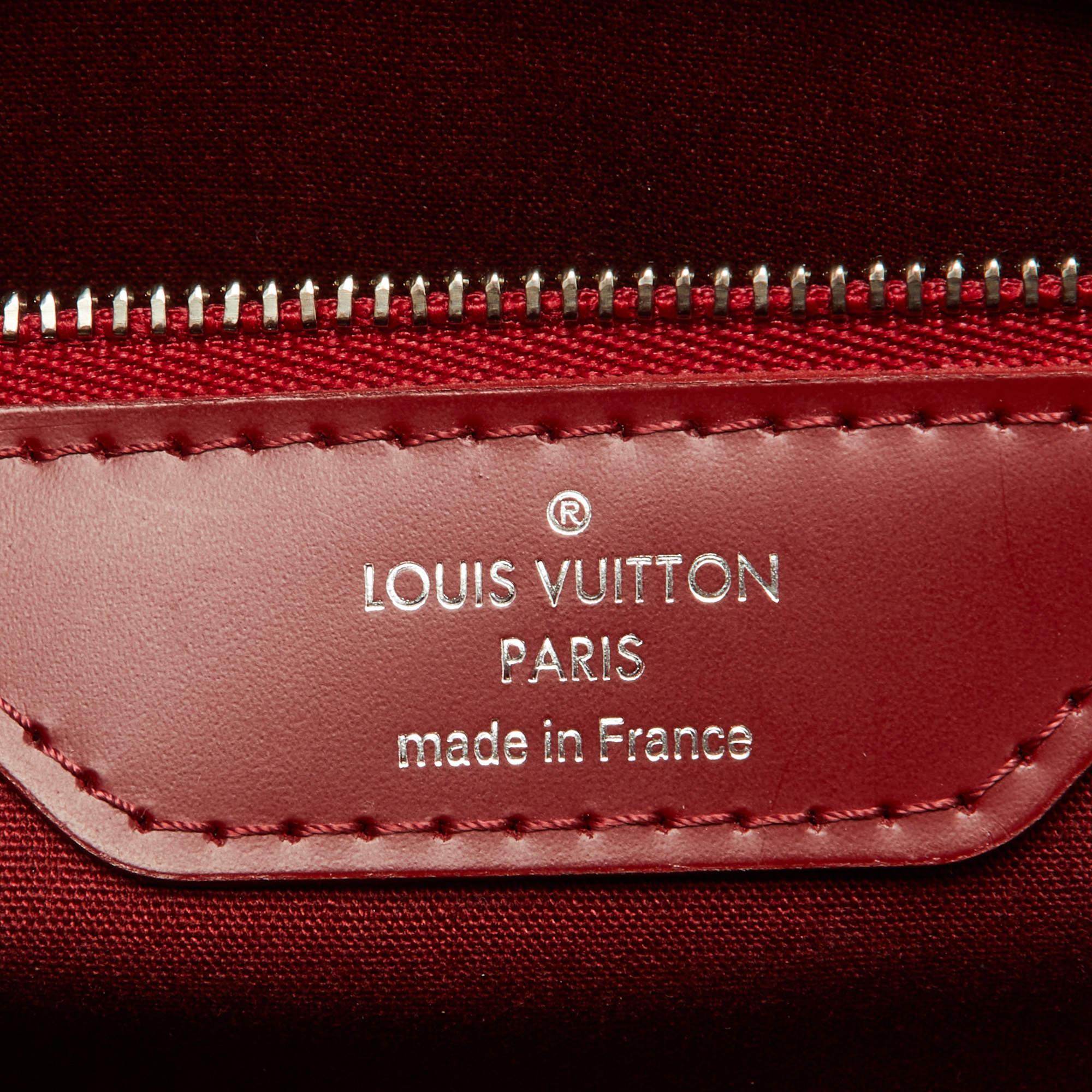 Louis Vuitton sac Brea MM en cuir épi rubis en vente 5