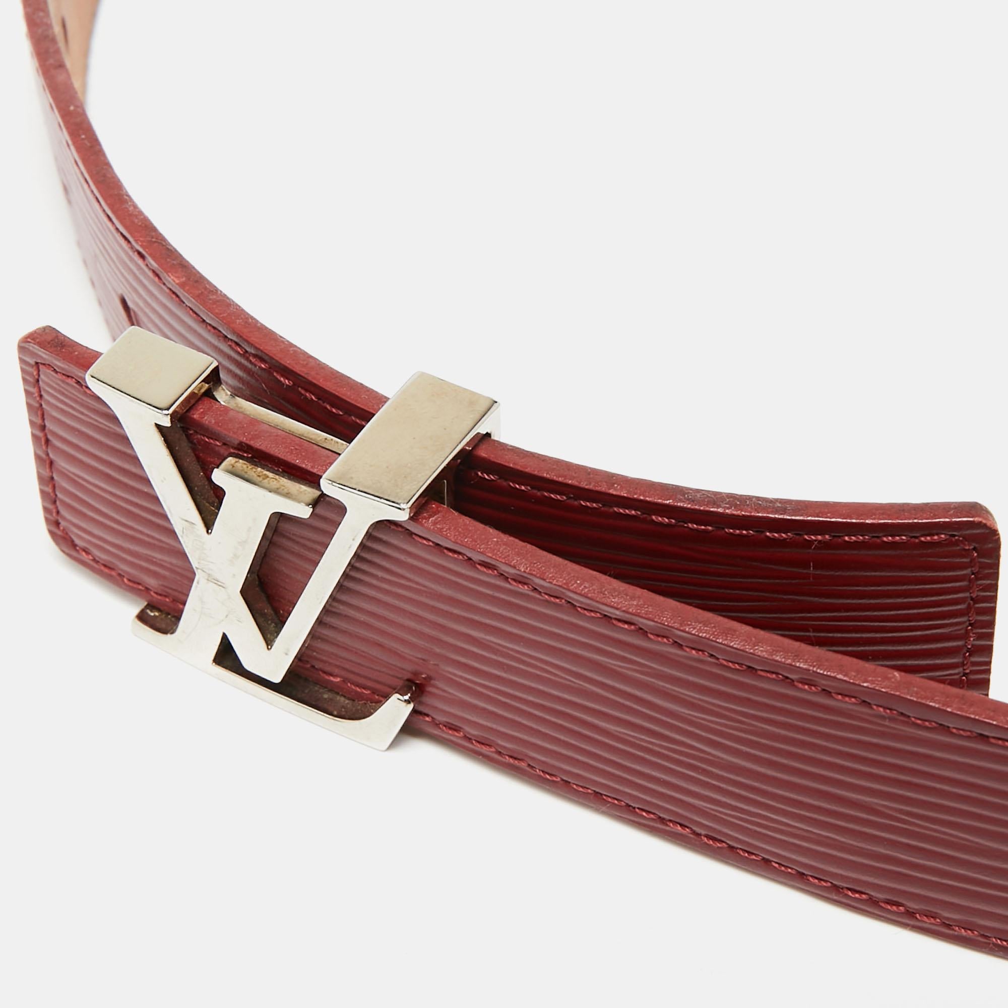 This Initiales belt from Louis Vuitton is simple in design but nevertheless quite appealing. The epi leather belt has silver-tone hardware in the form of the enlarged iconic LV symbol and the brand name is also engraved on the backside.

