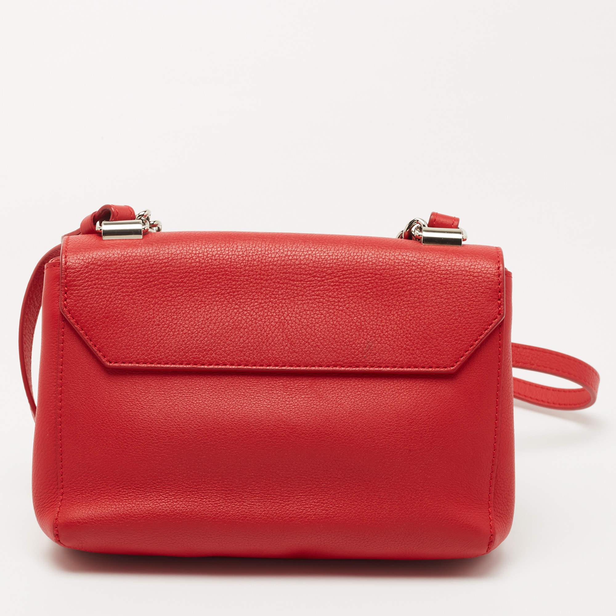 Louis Vuitton brings you a versatile bag meticulously made from leather in a flap style with an LV turn lock on the front. This Lockme II BB bag has a canvas interior, a chain handle, and a leather strap.

Includes: Brand Dustbag

