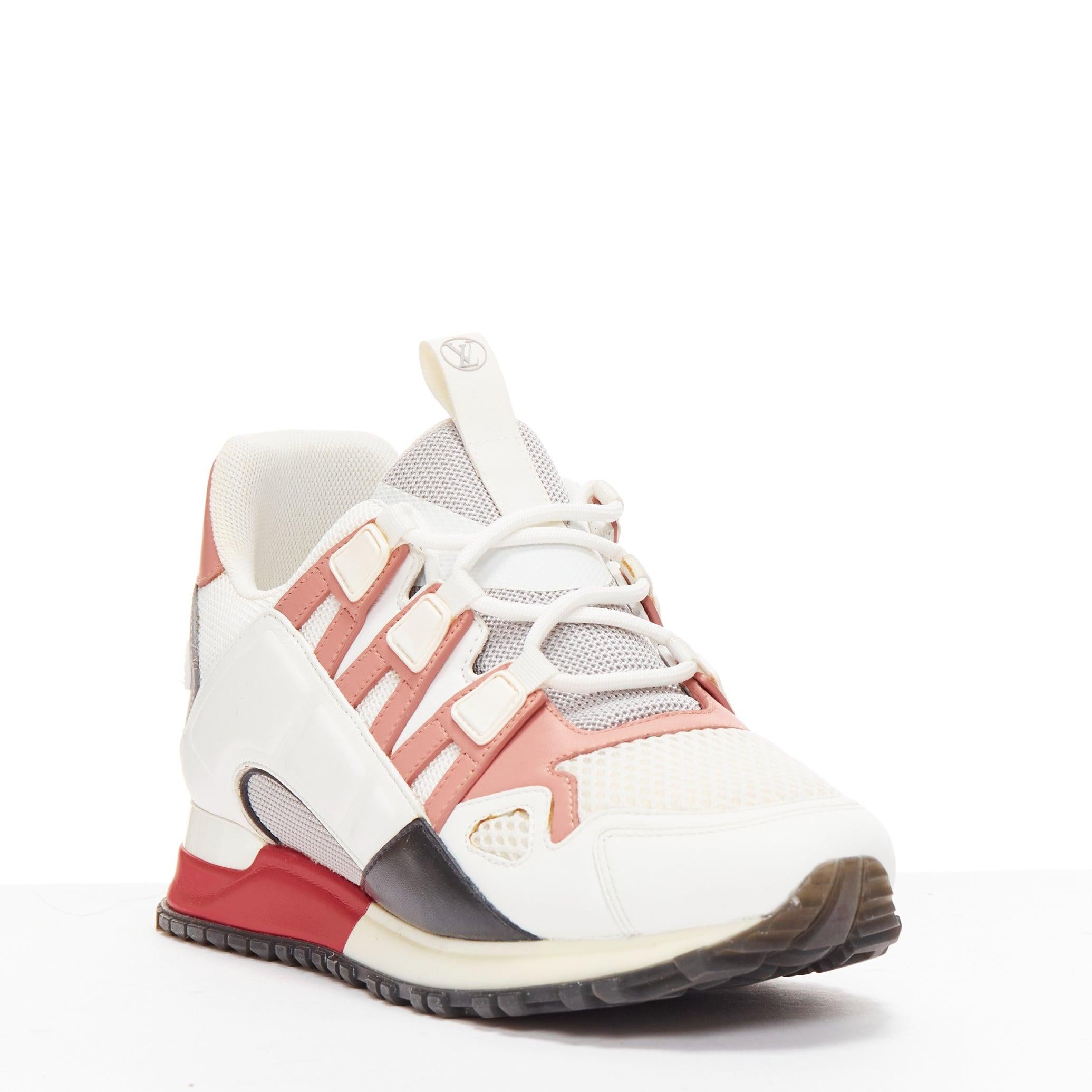 LOUIS VUITTON Run Away off white pink LV logo mesh leather sneakers EU38
Référence : AAWC/A01173
Marque : Louis Vuitton
Modèle : S'enfuir
Matière : Maille, cuir
Couleur : Blanc, Rose
Motif : Solide
Fermeture : Up&Up
Doublure : Cuir blanc
Détails