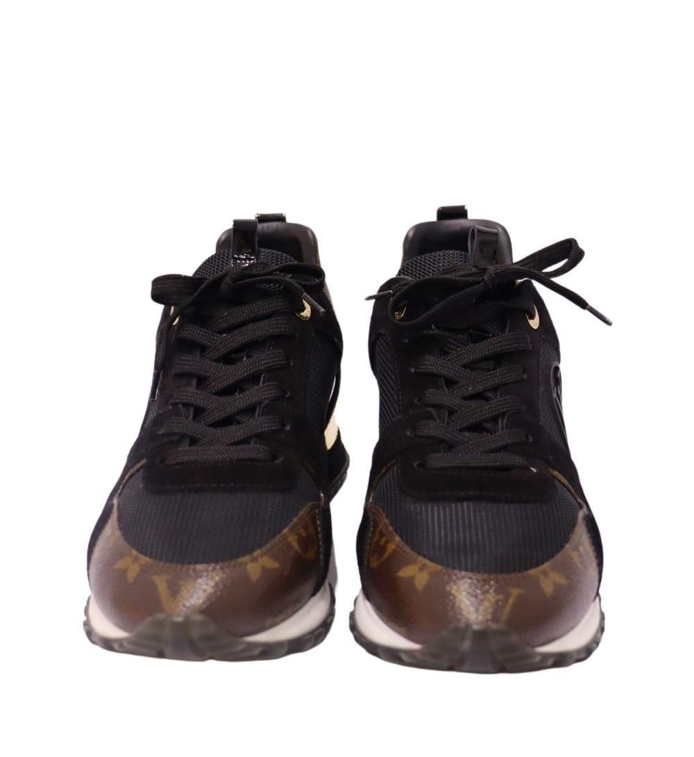 Louis Vuitton Run Away Sneakers Size EU 39 In Good Condition For Sale In Amman, JO