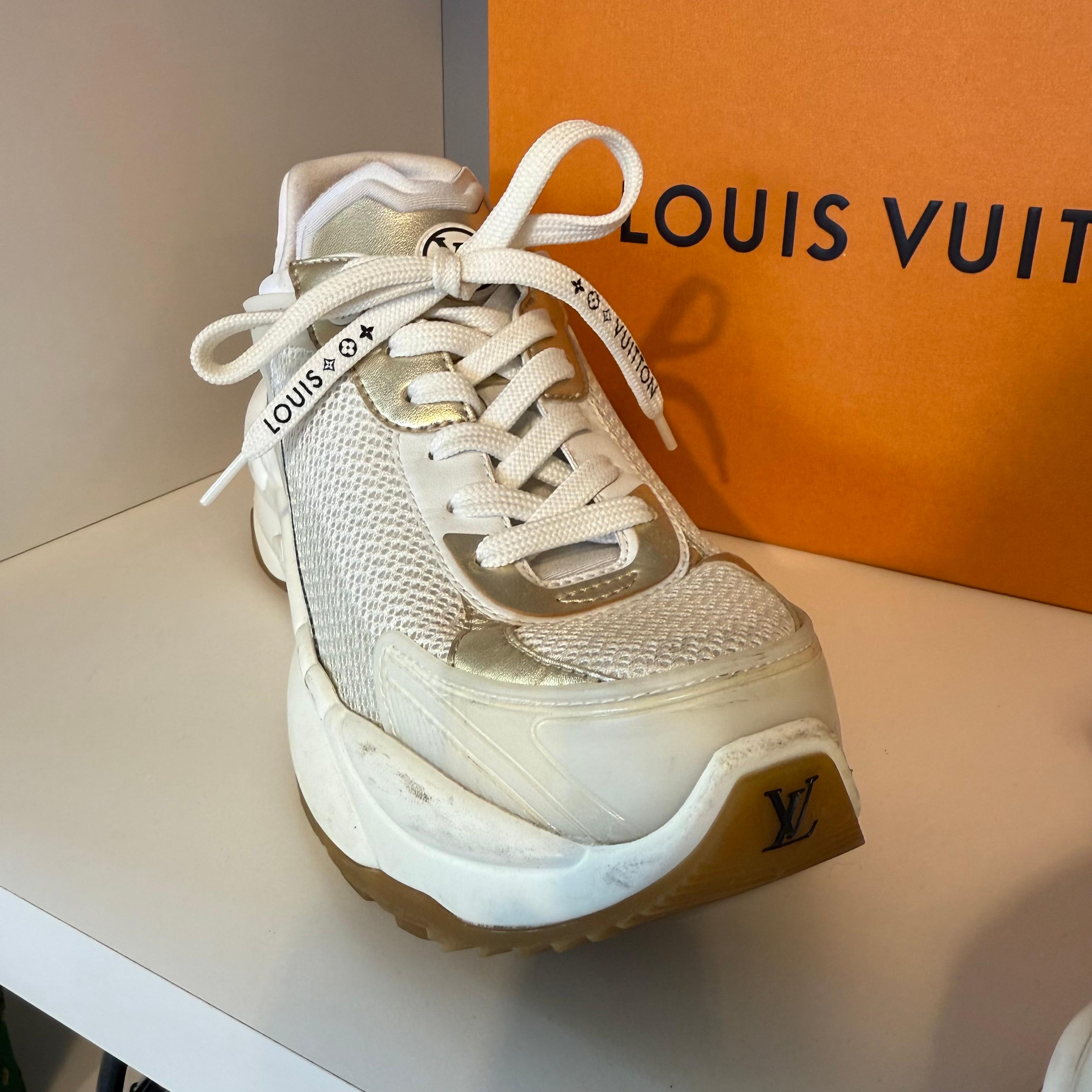 Beige Louis Vuitton Run55 Vegan Sneakers IT 37.5 in vendita