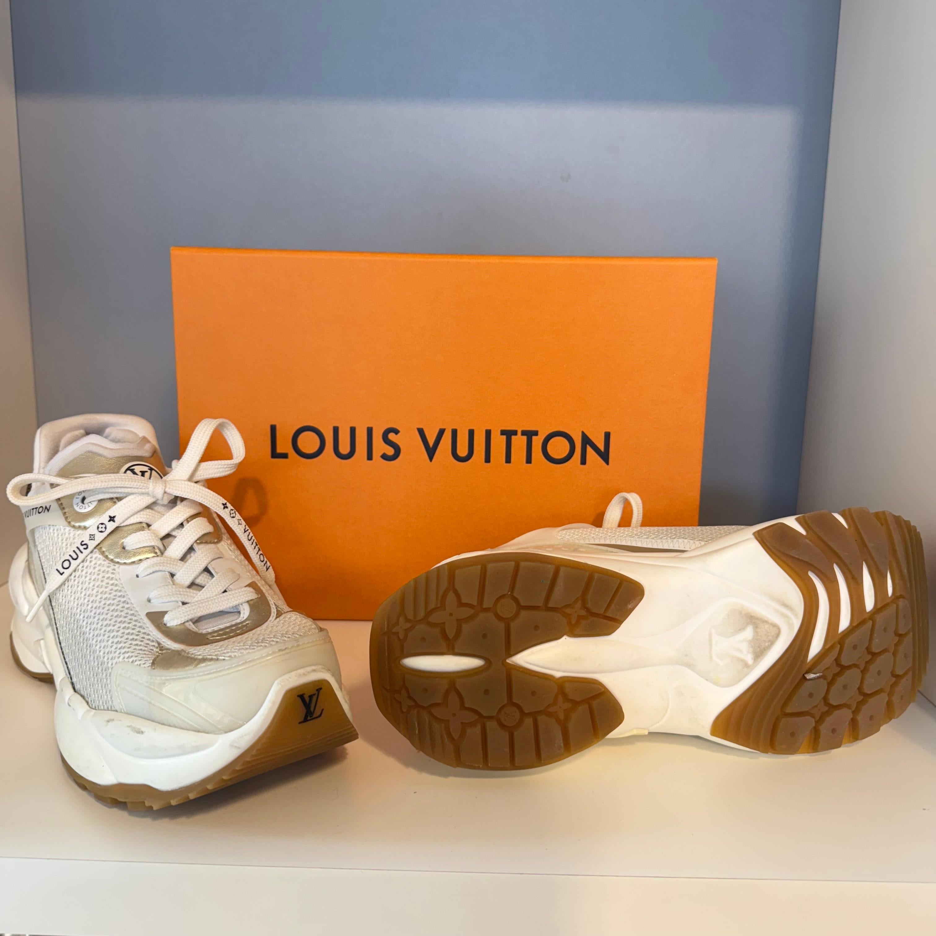 Louis Vuitton Run55 Vegan Sneakers IT 37.5 in vendita 2