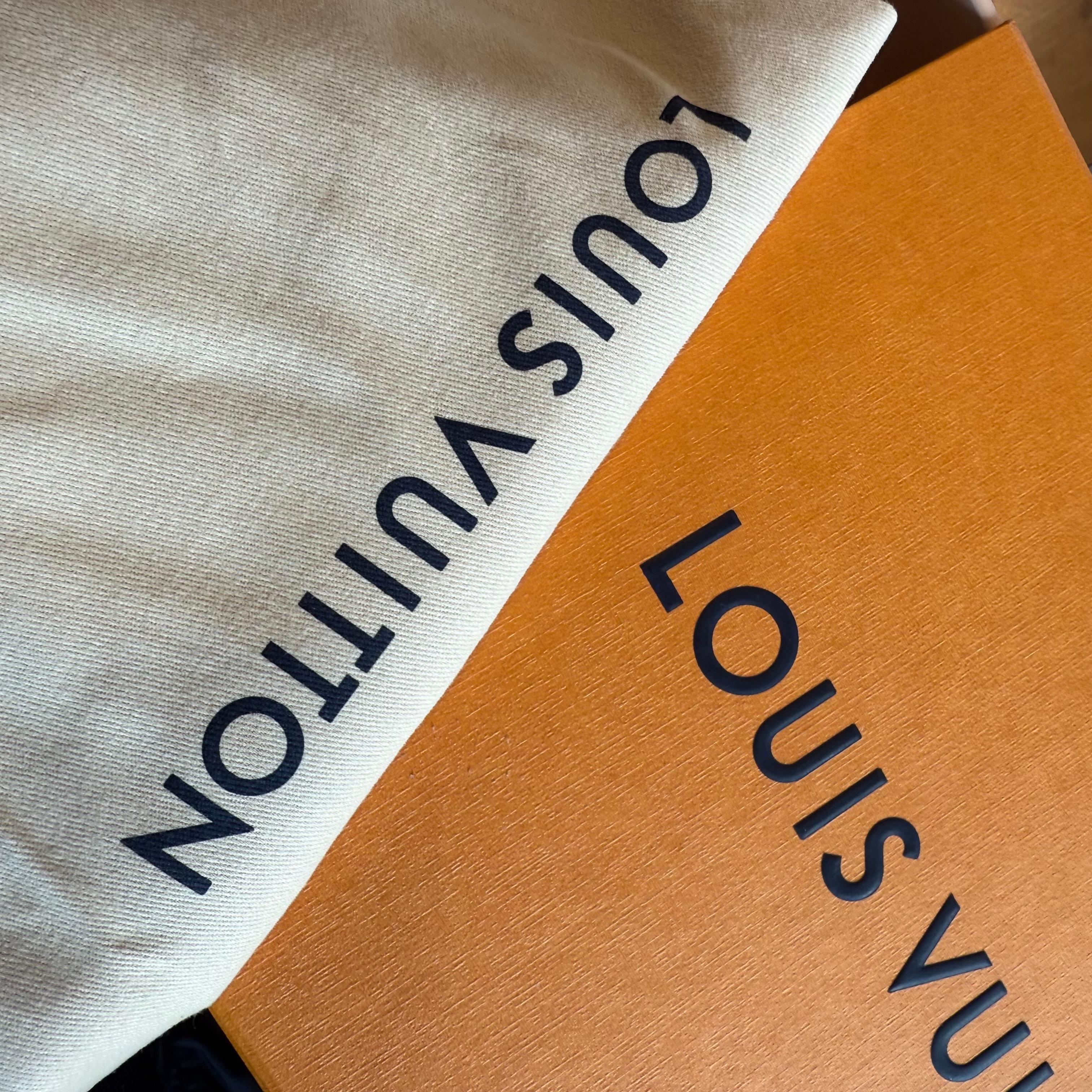 Louis Vuitton Run55 Vegan Sneakers IT 37.5 in vendita 3