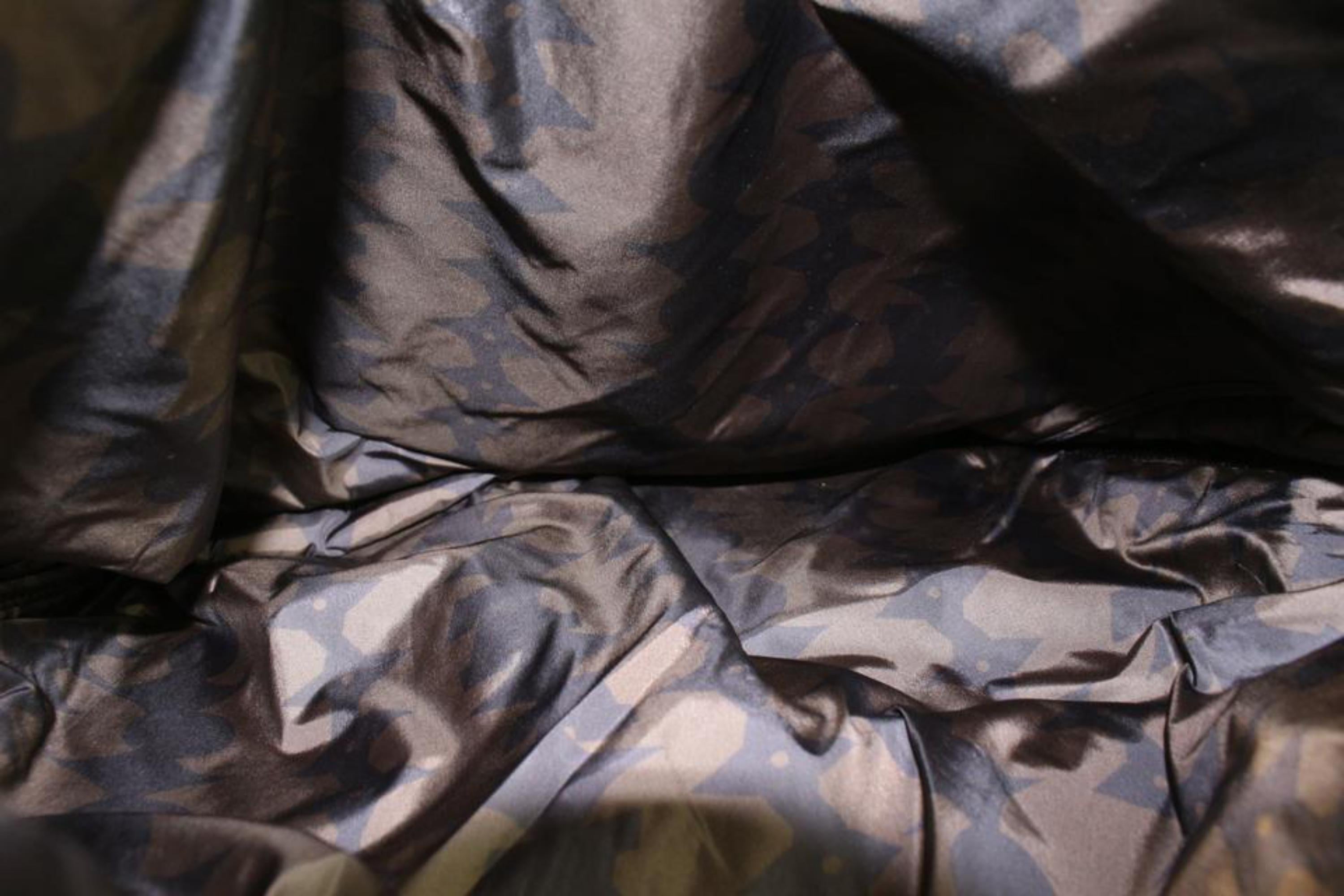 Sac de défilé Louis Vuitton en cuir Soana marron foncé lavé à la chaux 1LV418a Pour femmes en vente