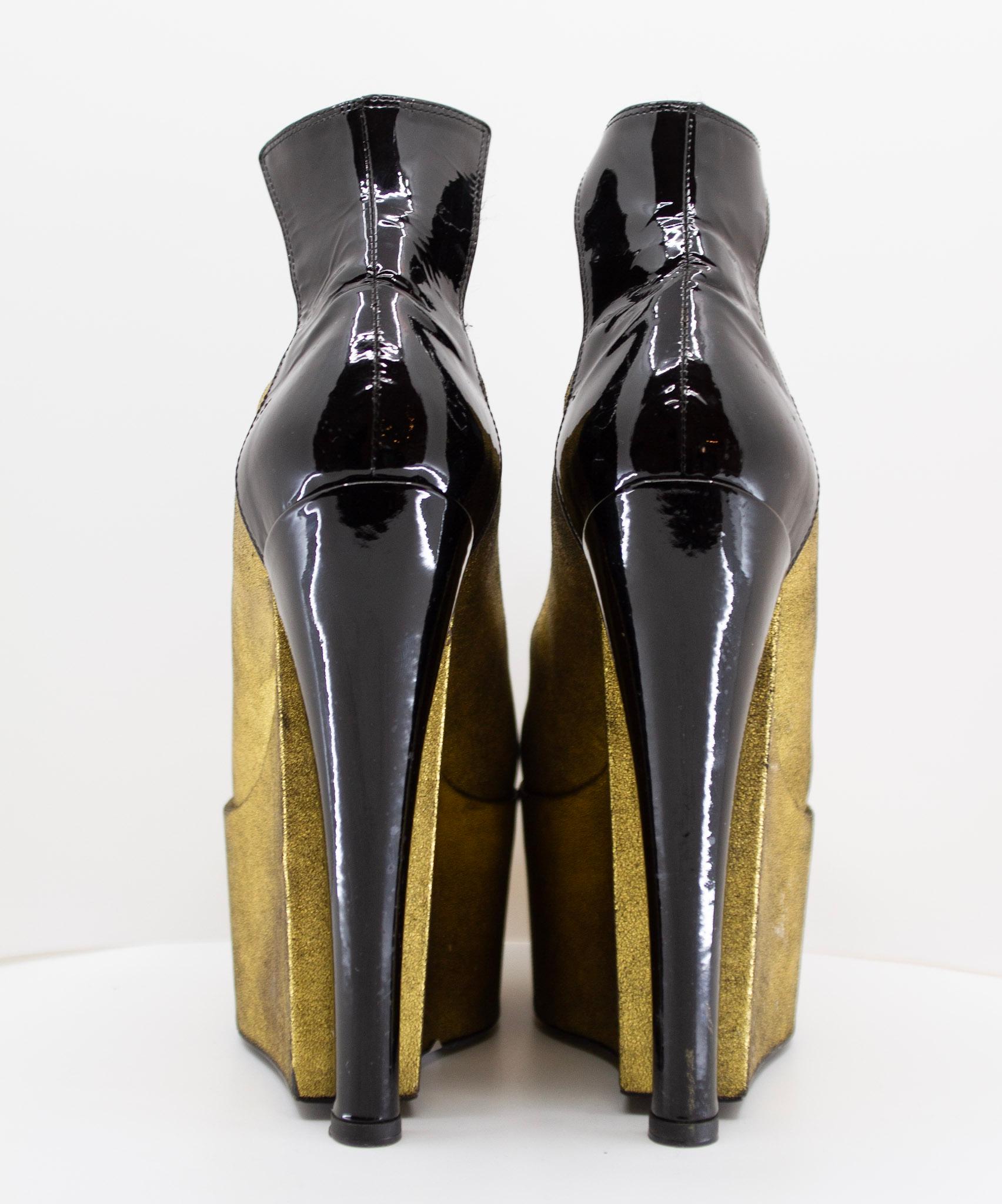 Louis Vuitton Runway Fall 2008 Metallic Gold/Black Patent Wedged Heels (talons compensés) Unisexe en vente