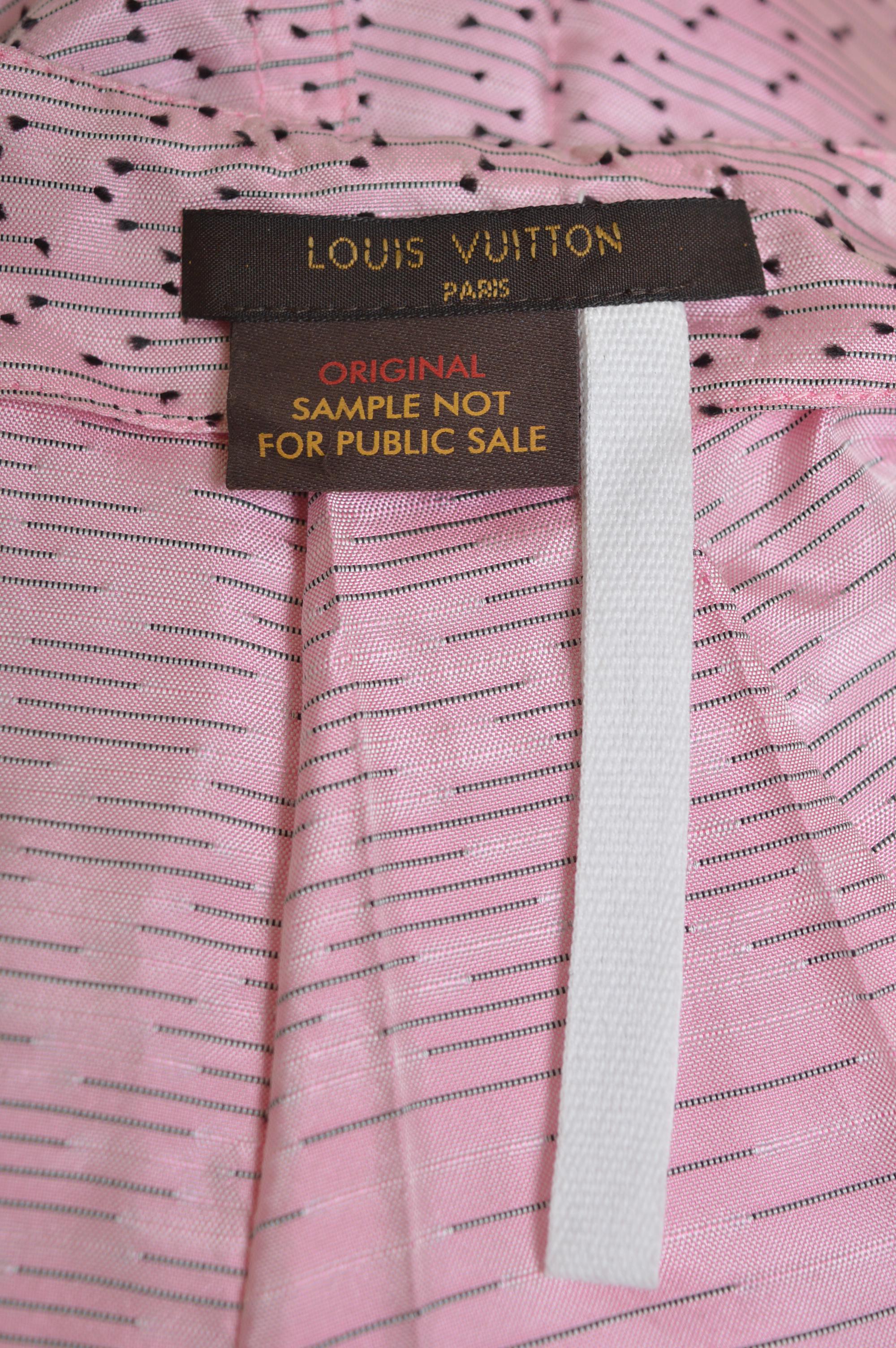 LOUIS VUITTON Campione di passerella rosa in seta grezza Avant Guard Camicetta strutturata - Top in vendita 3