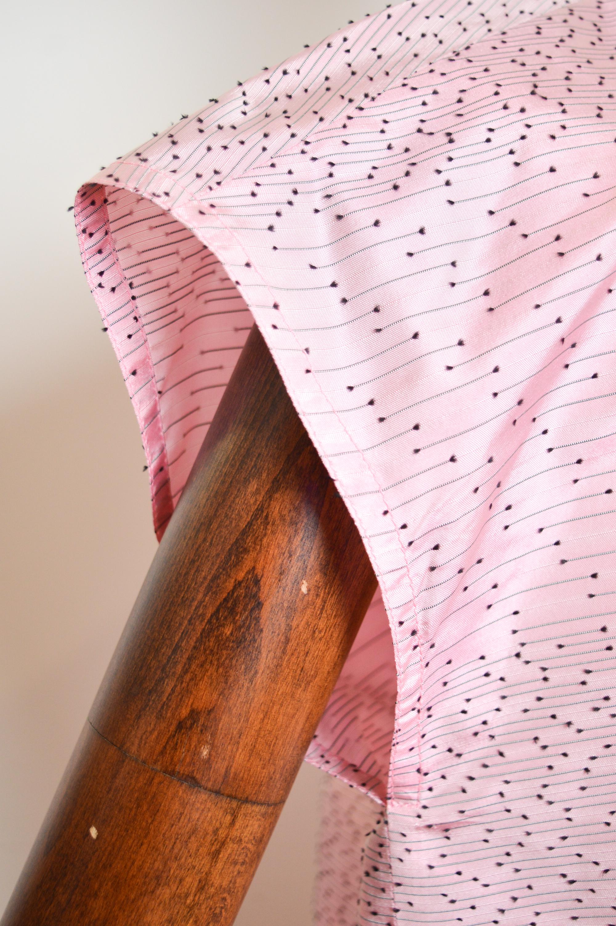 LOUIS VUITTON Campione di passerella rosa in seta grezza Avant Guard Camicetta strutturata - Top in vendita 4