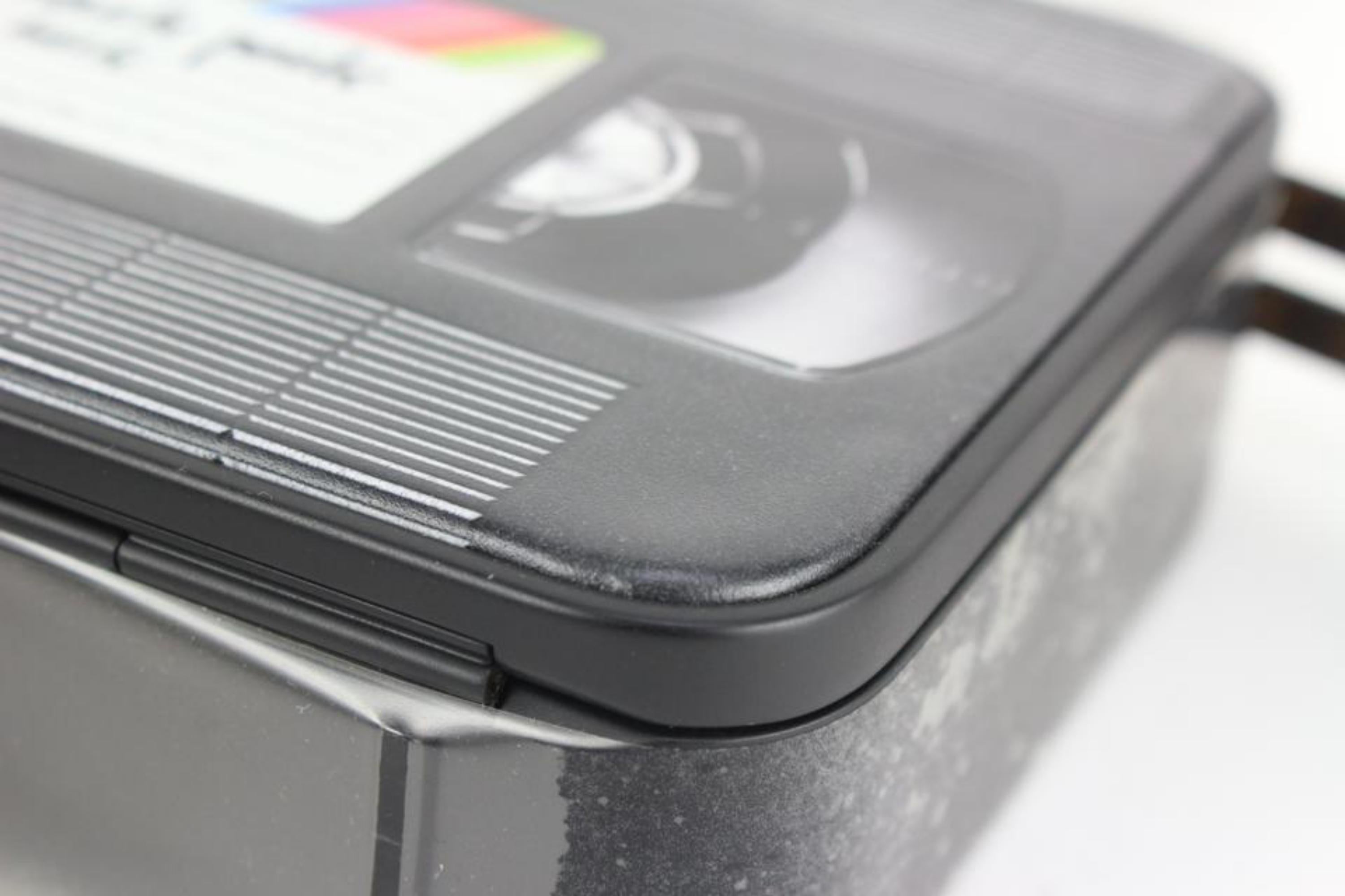Louis Vuitton Laufsteg Video Wandteppich Clutch Casette 64lz63s (Grau)