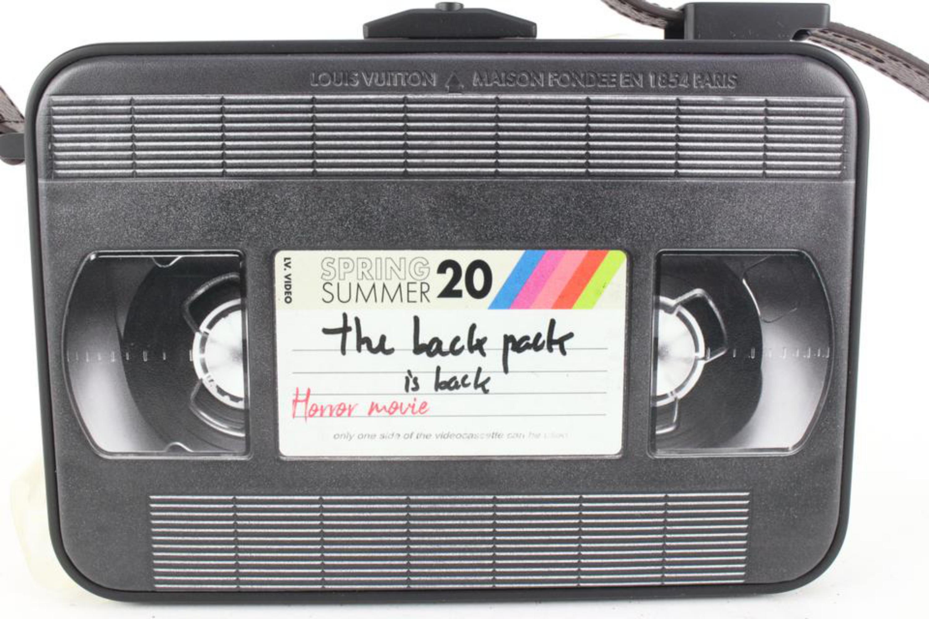 Louis Vuitton Laufsteg Video Wandteppich Clutch Casette 64lz63s im Zustand „Neu“ in Dix hills, NY
