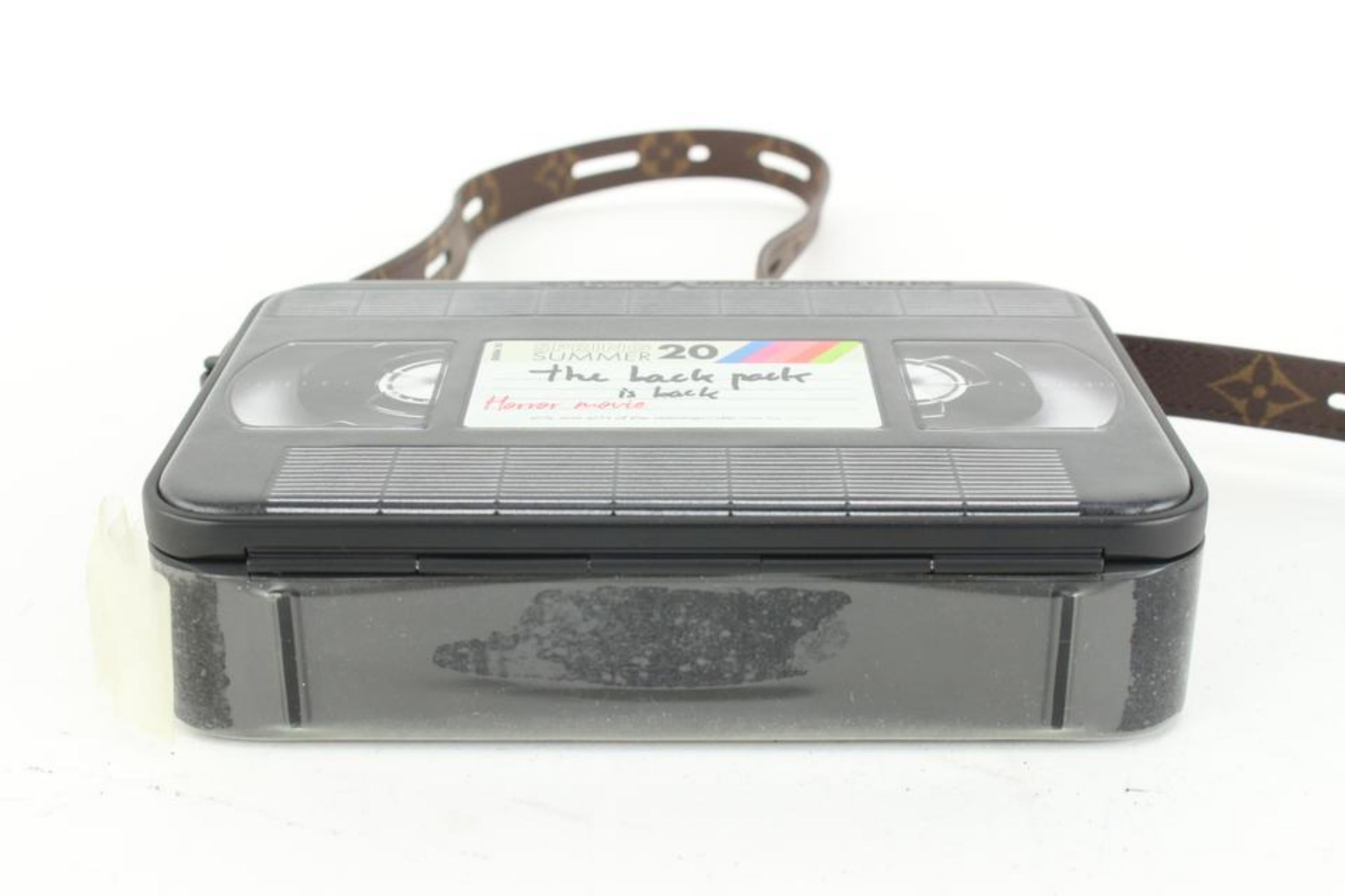 Louis Vuitton Laufsteg Video Wandteppich Clutch Casette 64lz63s 1
