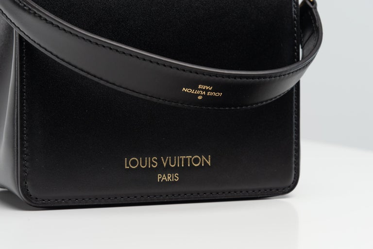 Louis Vuitton® S-lock XL Black. Size in 2023
