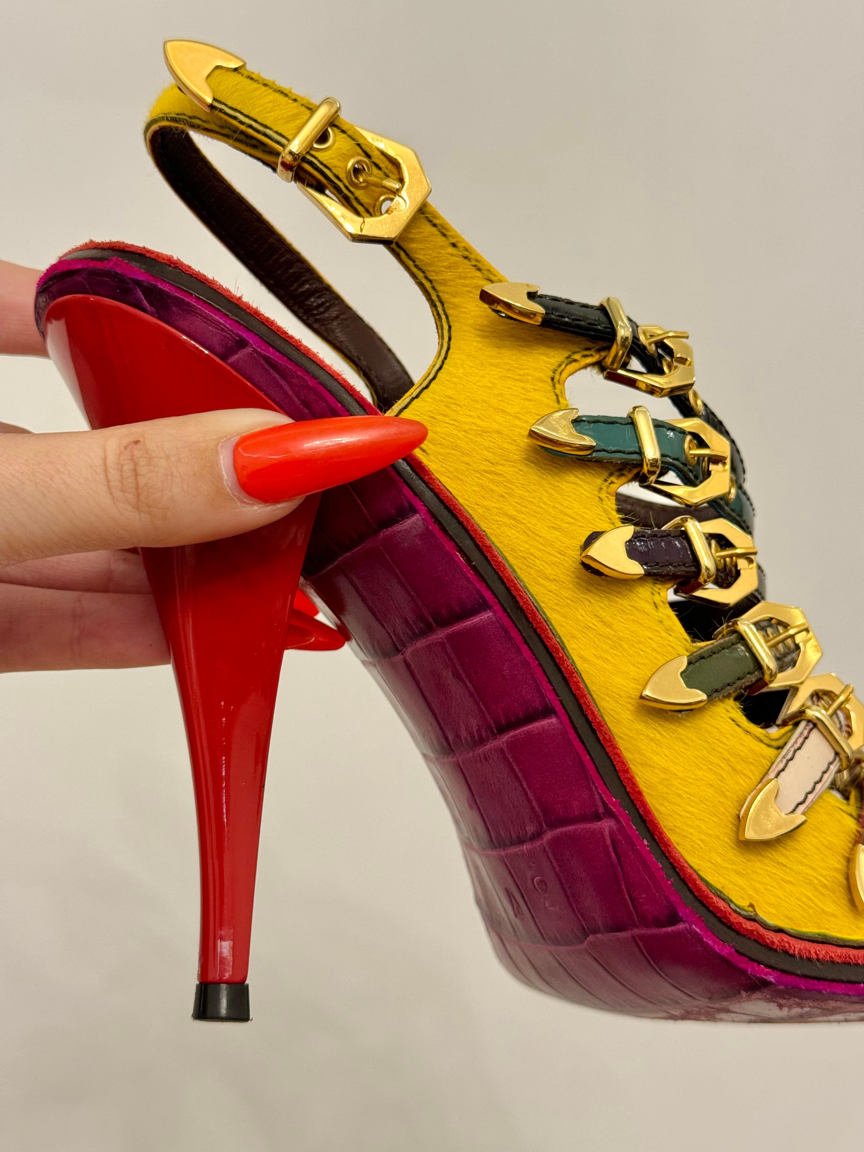 Marrone Louis Vuitton P/E 2006 by Marc Jacobs: scarpe con tacco in cavallino da passerella in vendita