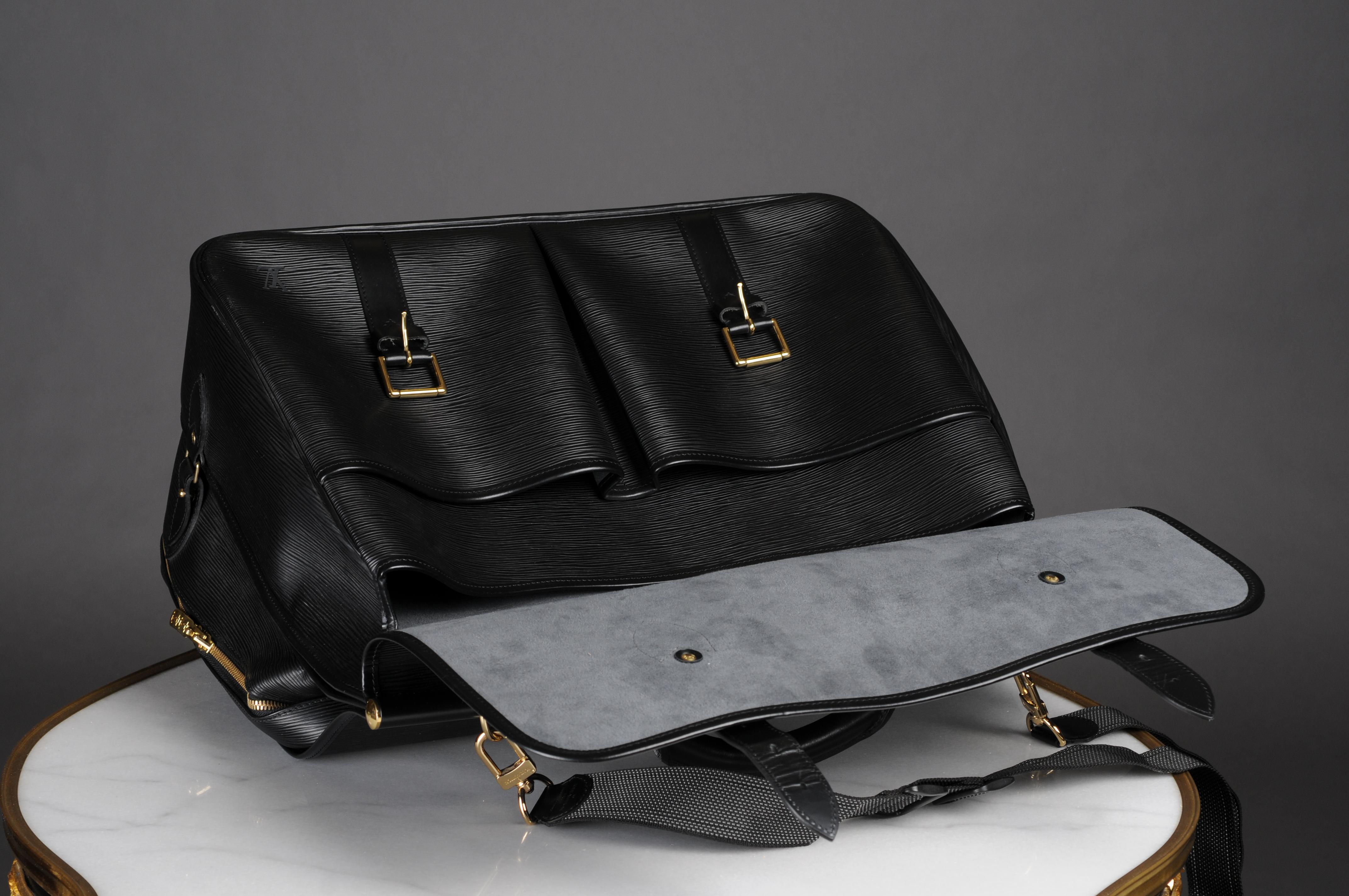 Louis Vuitton Sac Chasse Bag Epi Black  For Sale 8