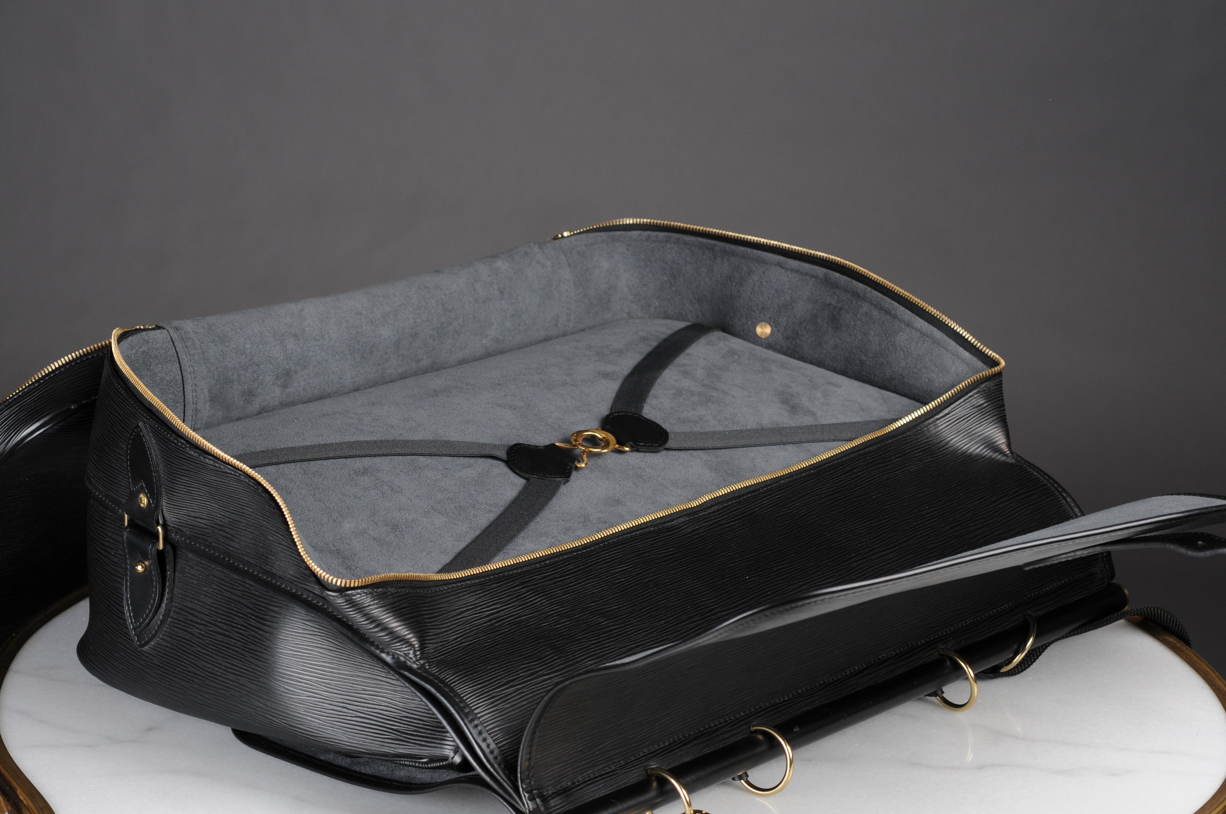 Louis Vuitton Sac Chasse Bag Epi Black  For Sale 14