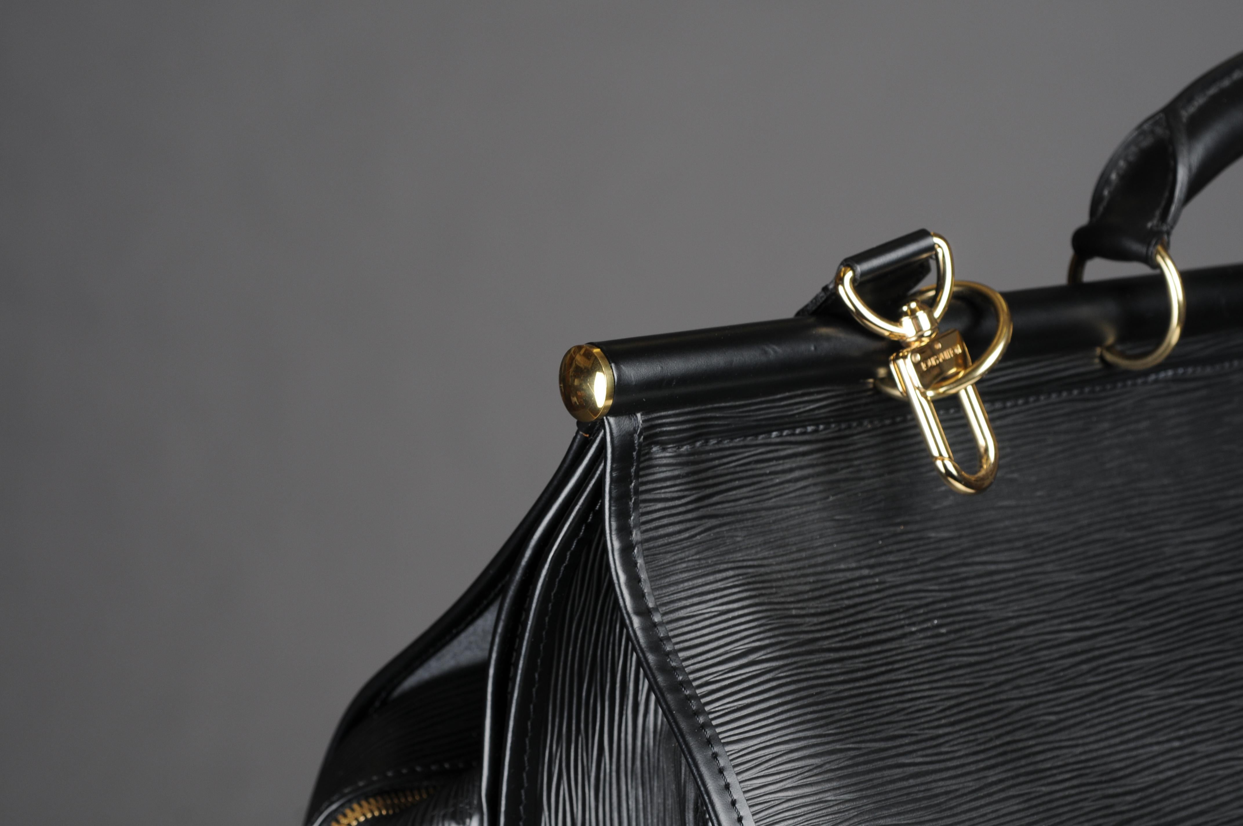 Louis Vuitton Sac Chasse Bag Epi Black  For Sale 3