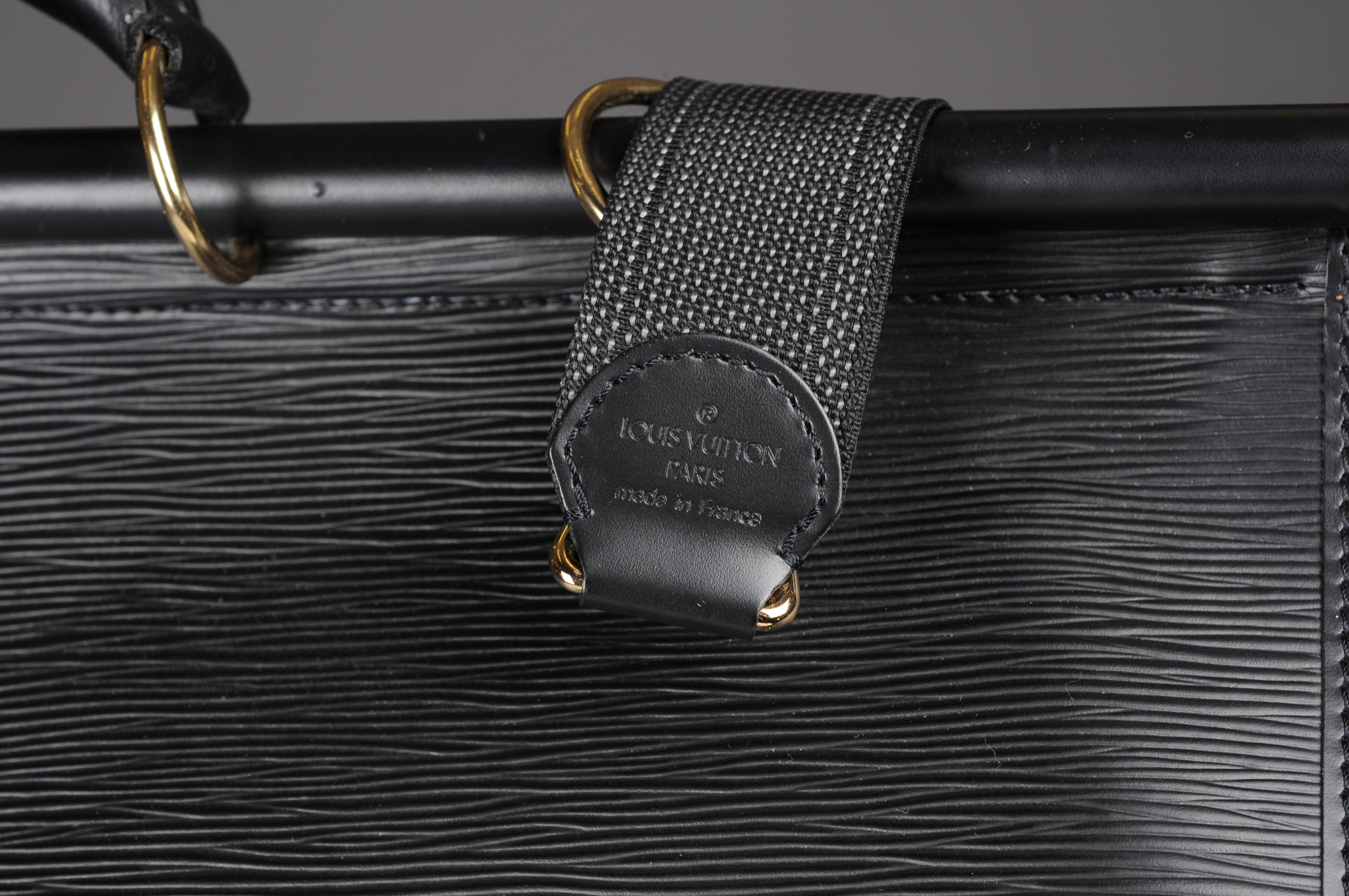 Louis Vuitton Sac Chasse Bag Epi Black  For Sale 5