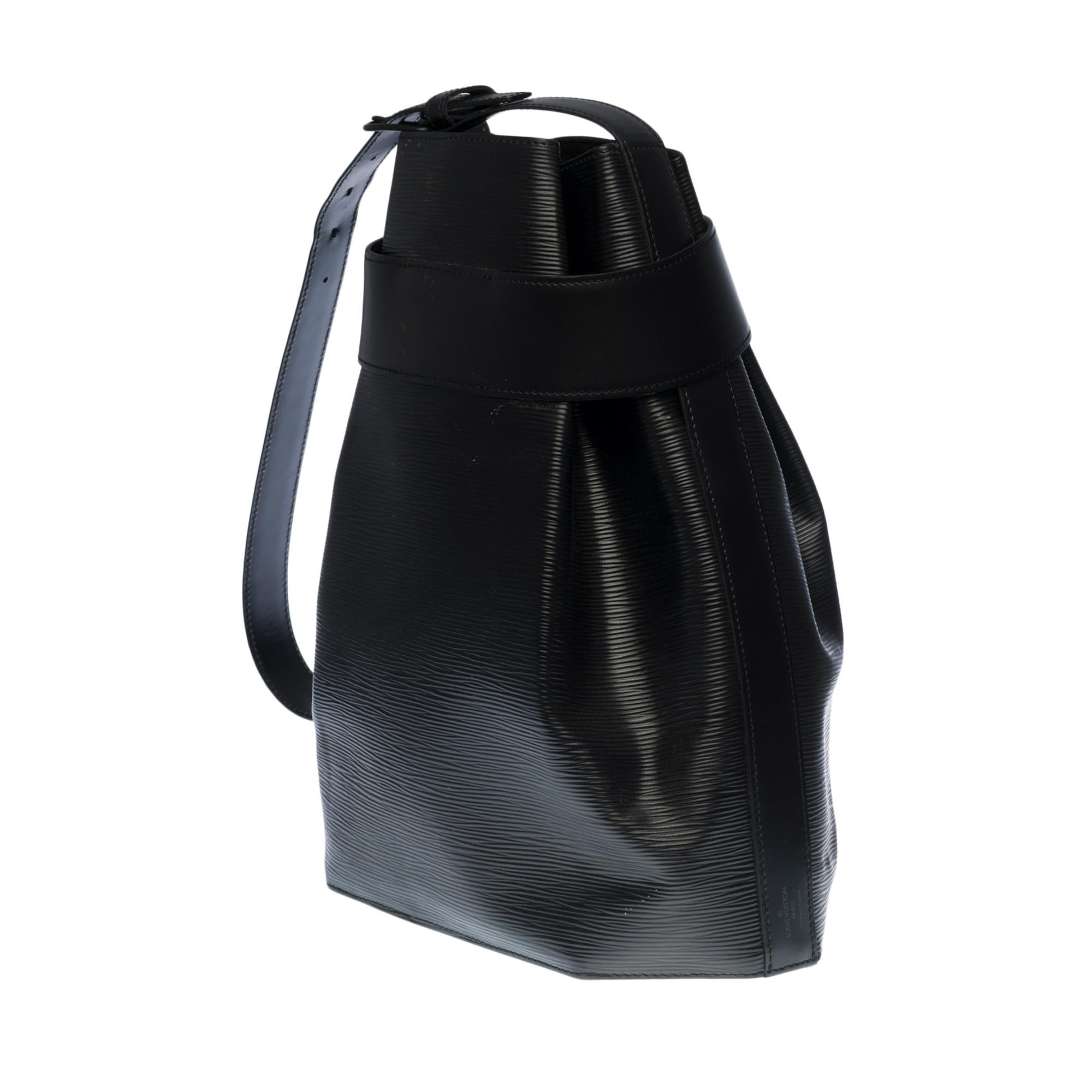 Louis Vuitton Sac d'épaule Backpack in black épi leather, SHW In Good Condition In Paris, IDF