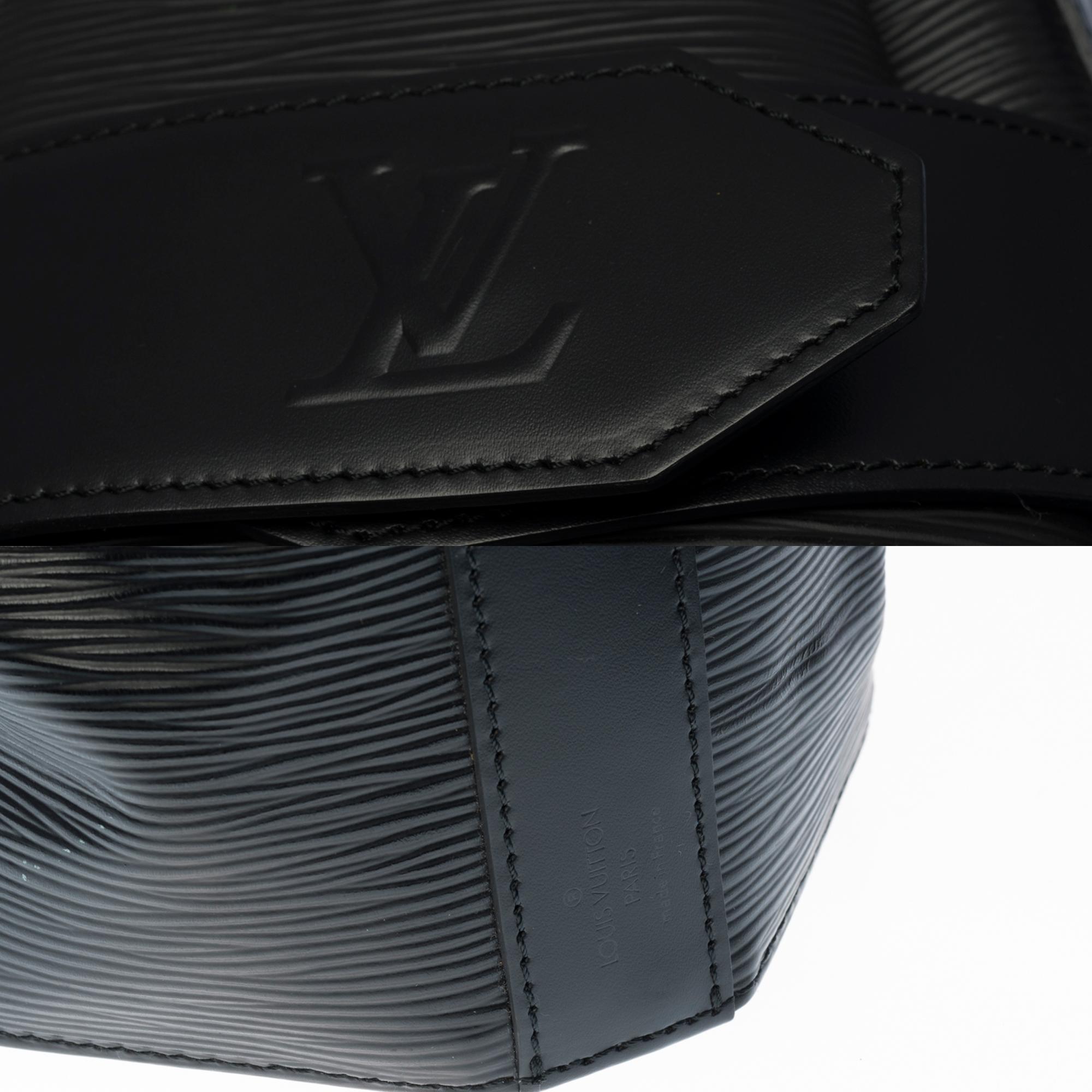 Women's or Men's Louis Vuitton Sac d'épaule Backpack in black épi leather, SHW
