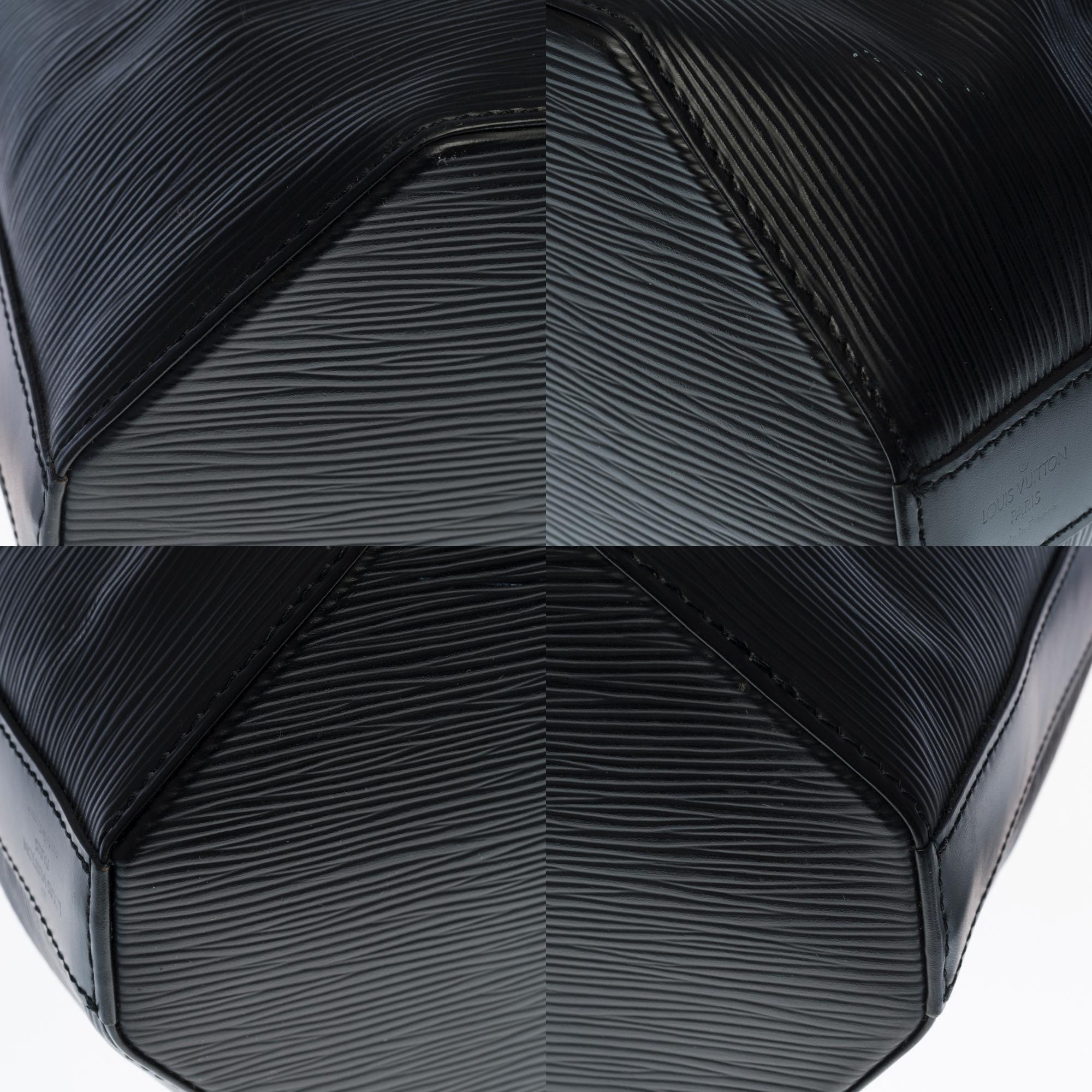 Louis Vuitton Sac d'épaule Backpack in black épi leather, SHW 4