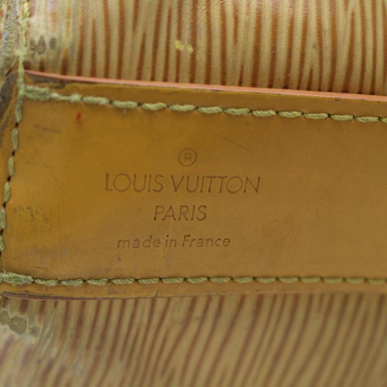 Louis Vuitton Sac D'epaule Twist Bucket (Ultra Rare) with Pouch 869908 ...
