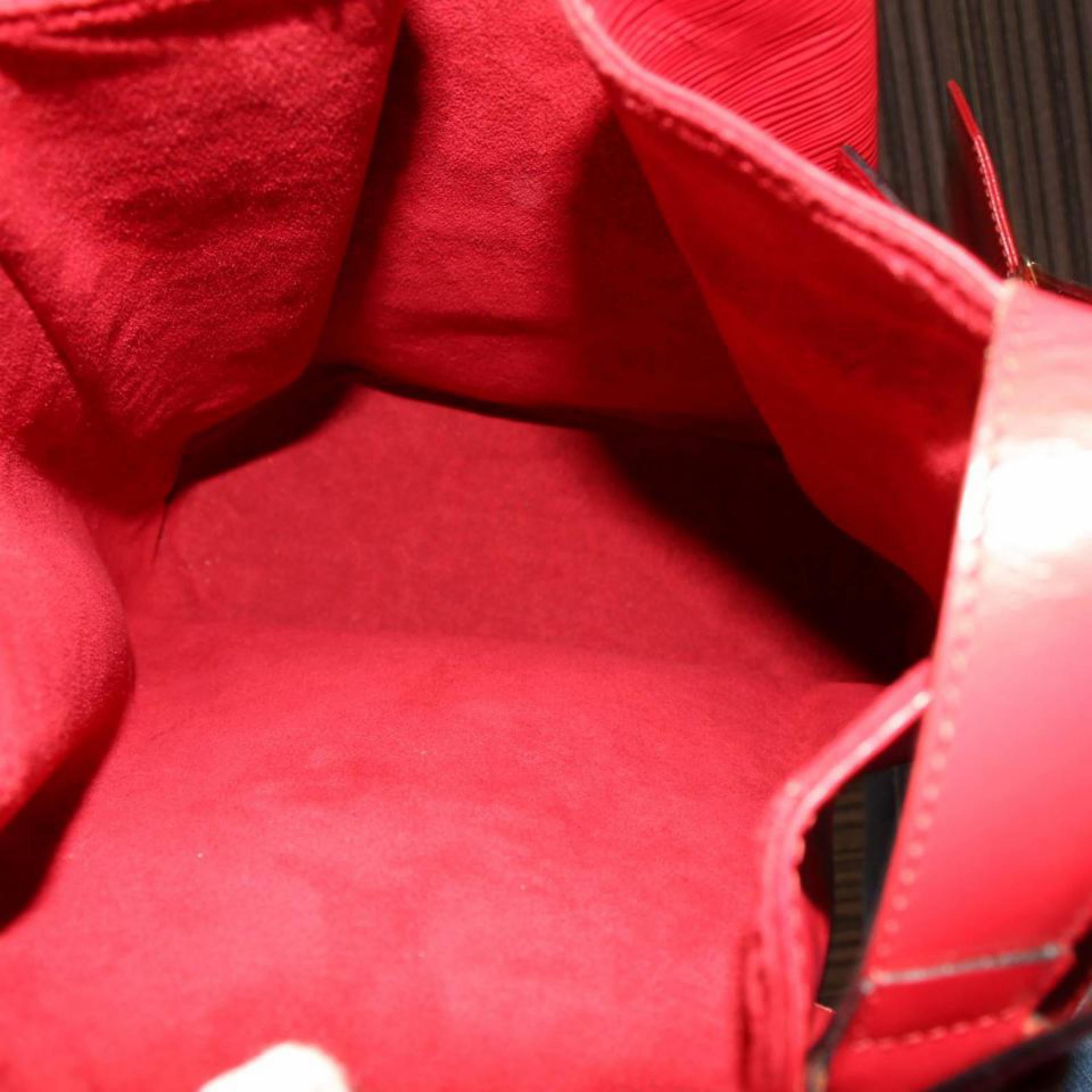 Louis Vuitton Sac D'epaule With Pouch 868278 Red Leather Shoulder Bag In Good Condition For Sale In Forest Hills, NY