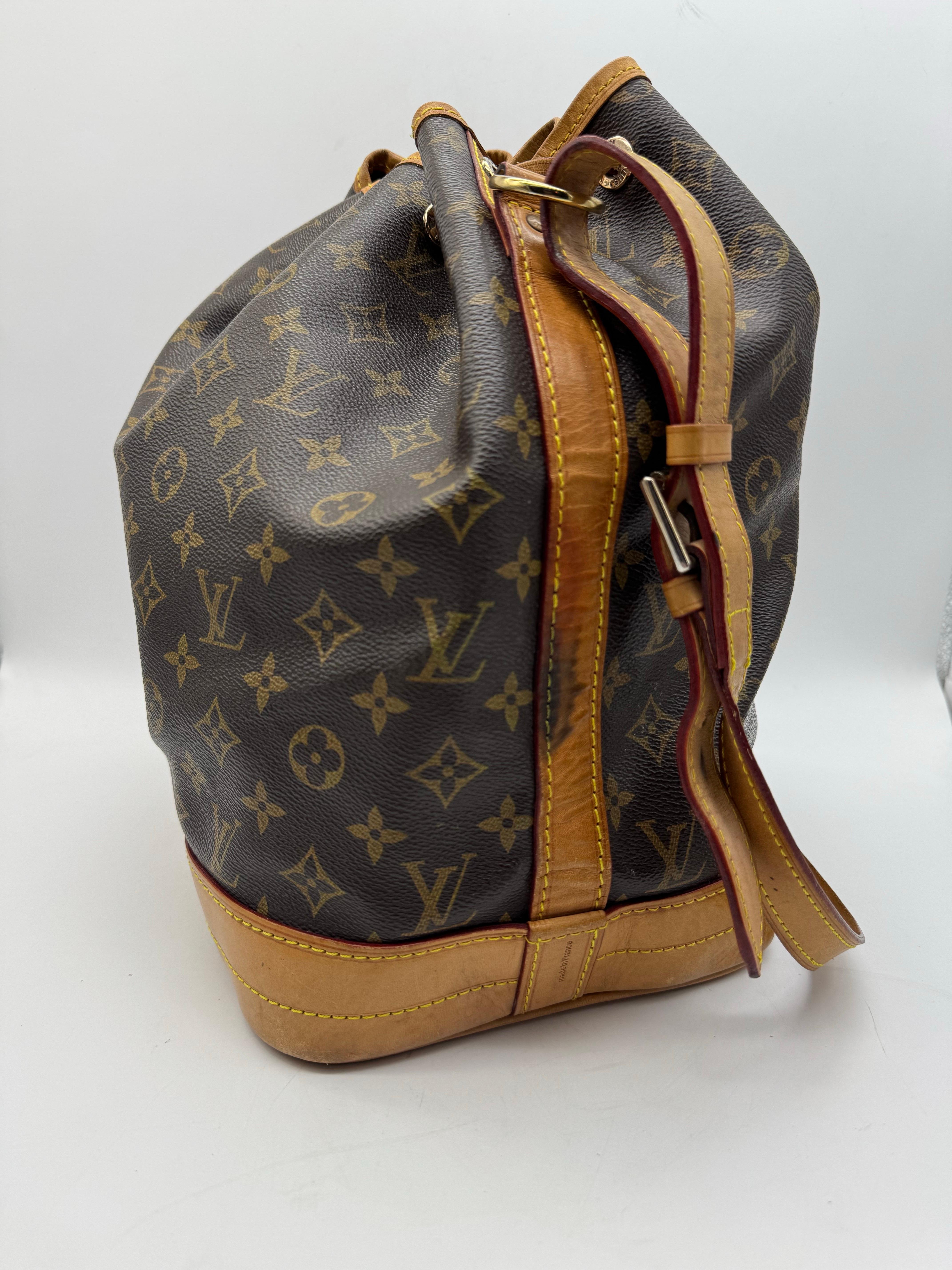 Louis Vuitton Sac Noe Monogram Canvas vintage 2008 In Good Condition For Sale In 10707, DE